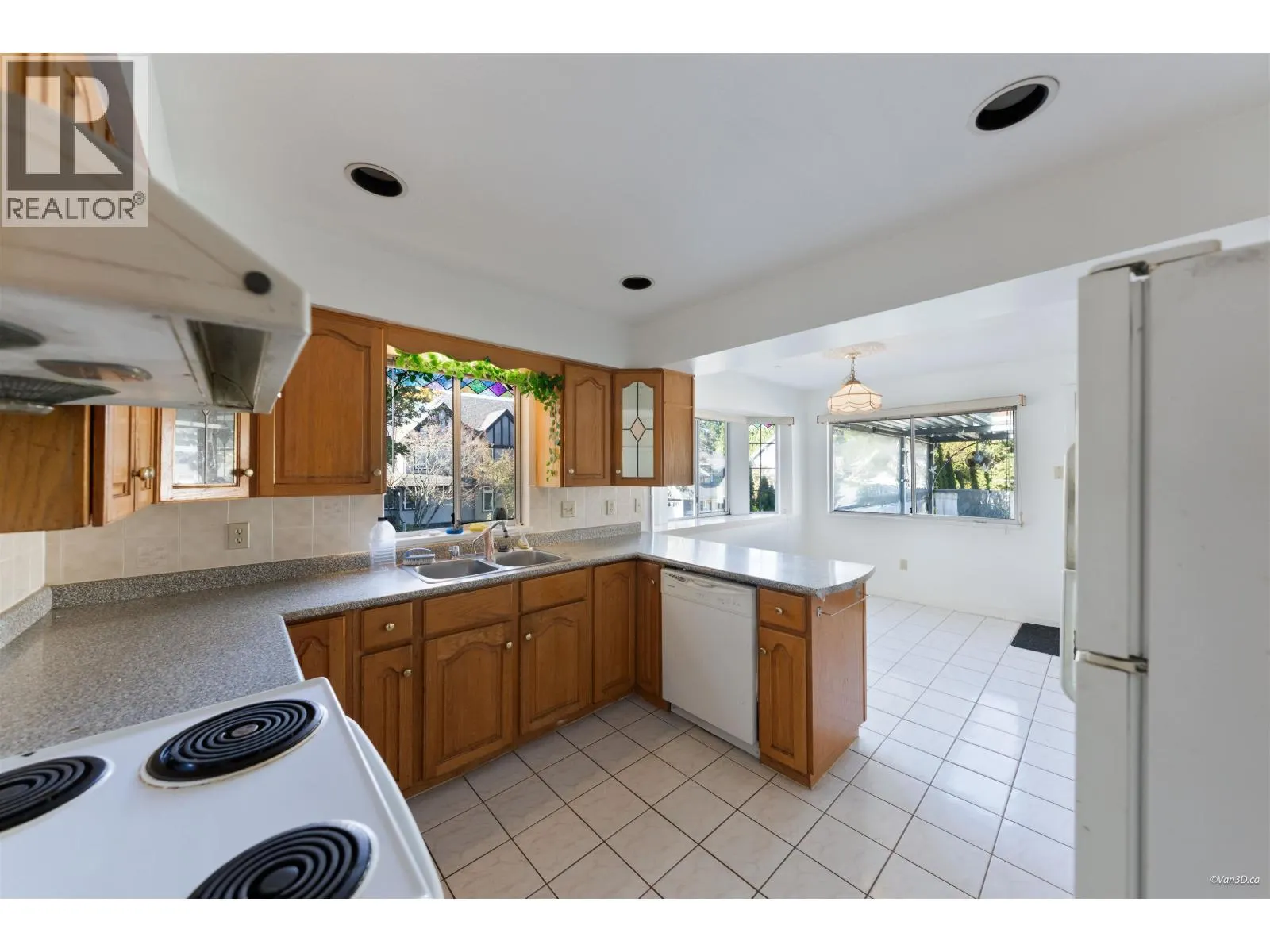 195 W 17TH AVENUE