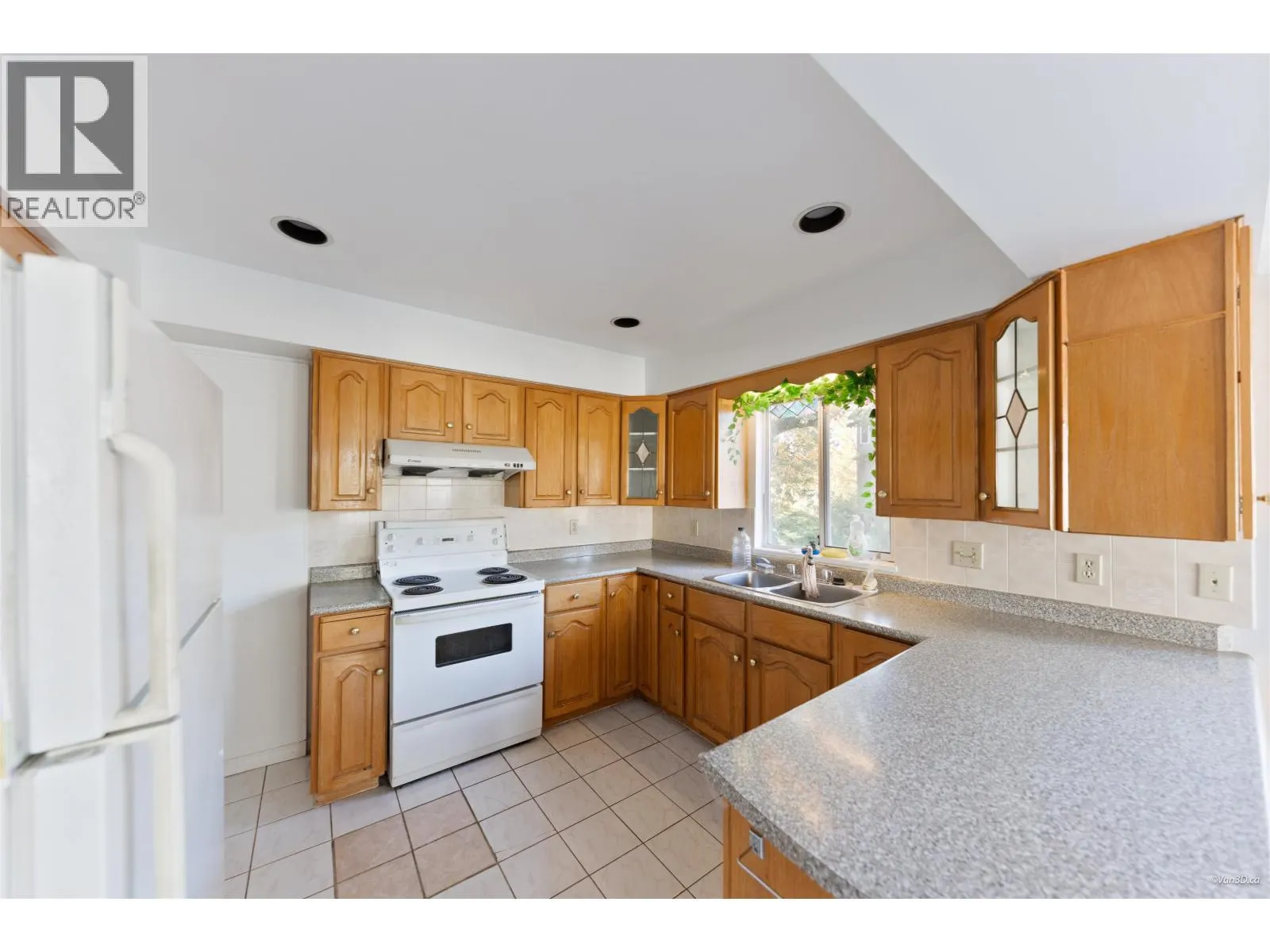 195 W 17TH AVENUE