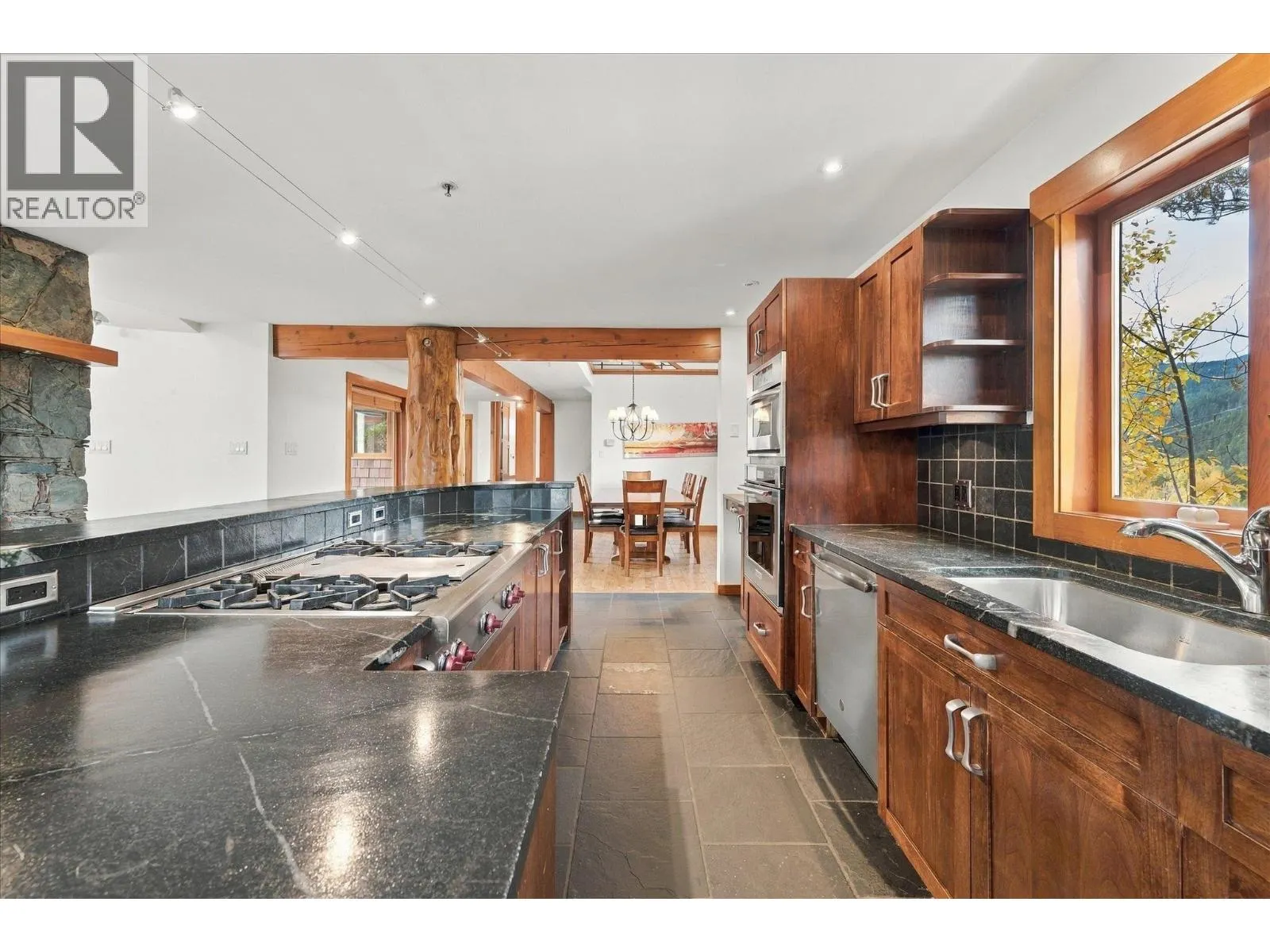 1777 PINEWOOD DRIVE