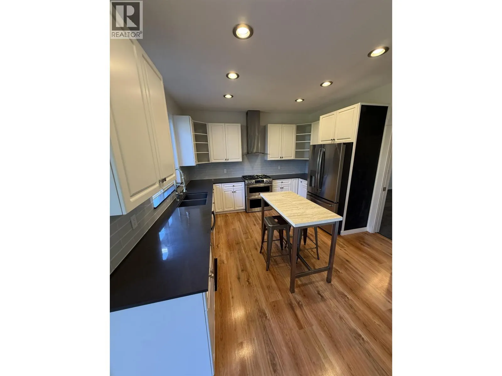 1253 FLETCHER WAY