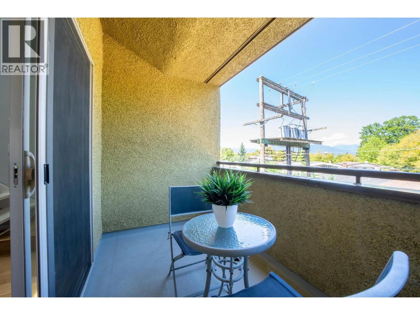 210 3465 GLEN DRIVE