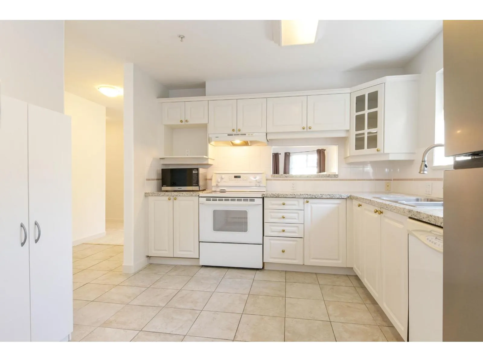 203 8976 208 STREET