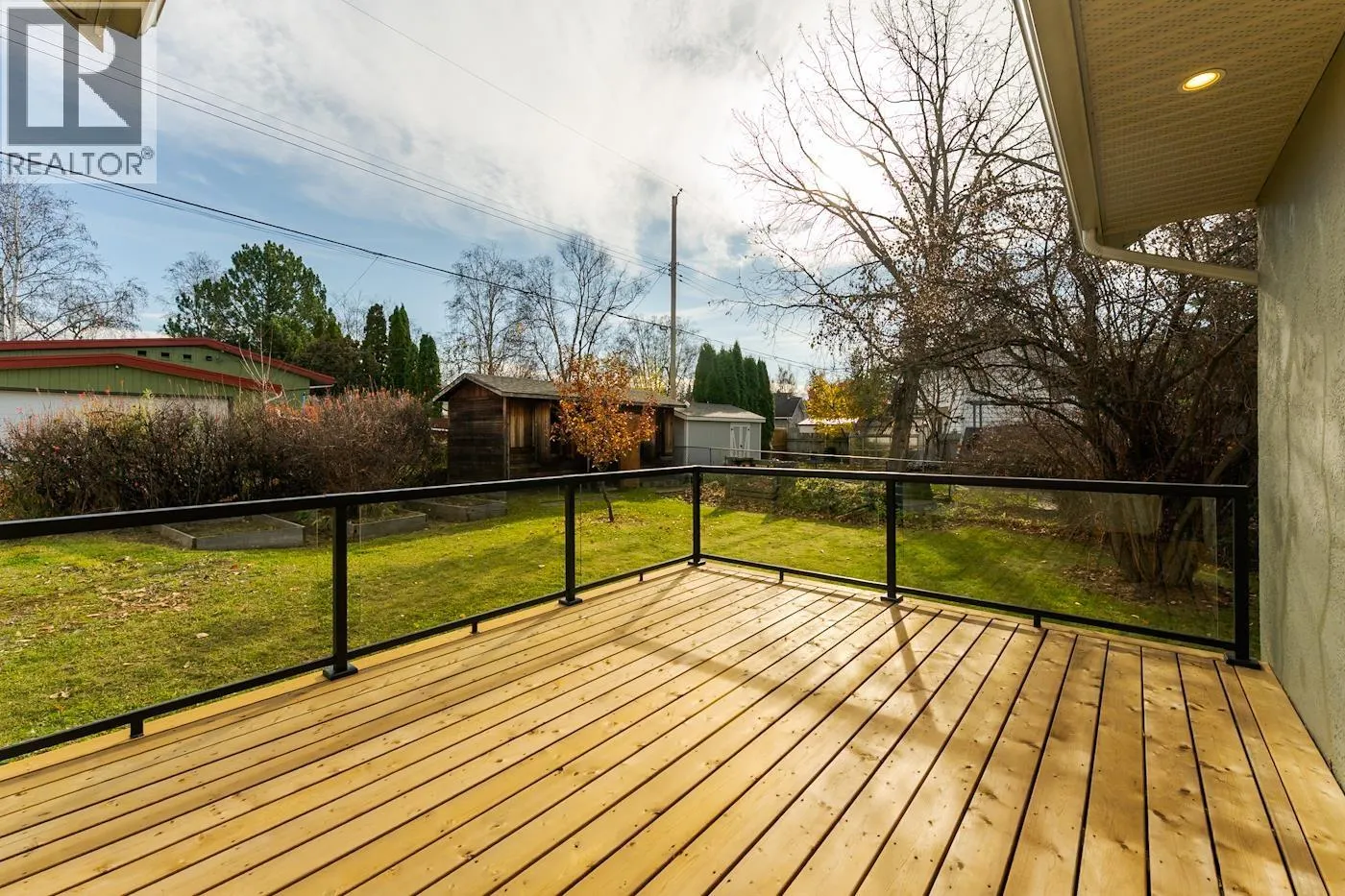 2275 LAURIER CRESCENT