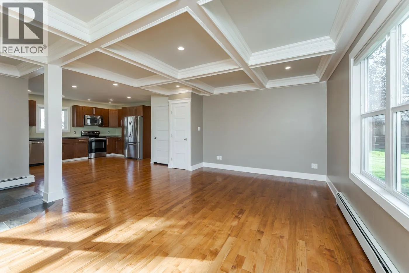 2275 LAURIER CRESCENT