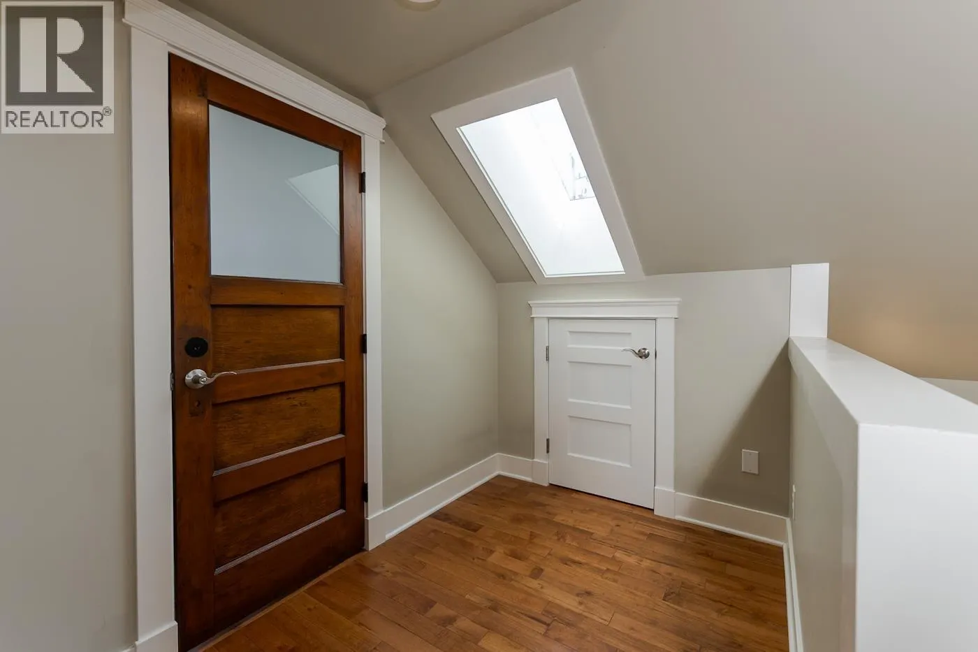 2275 LAURIER CRESCENT