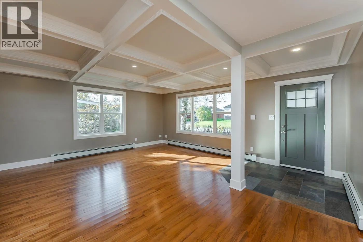 2275 LAURIER CRESCENT