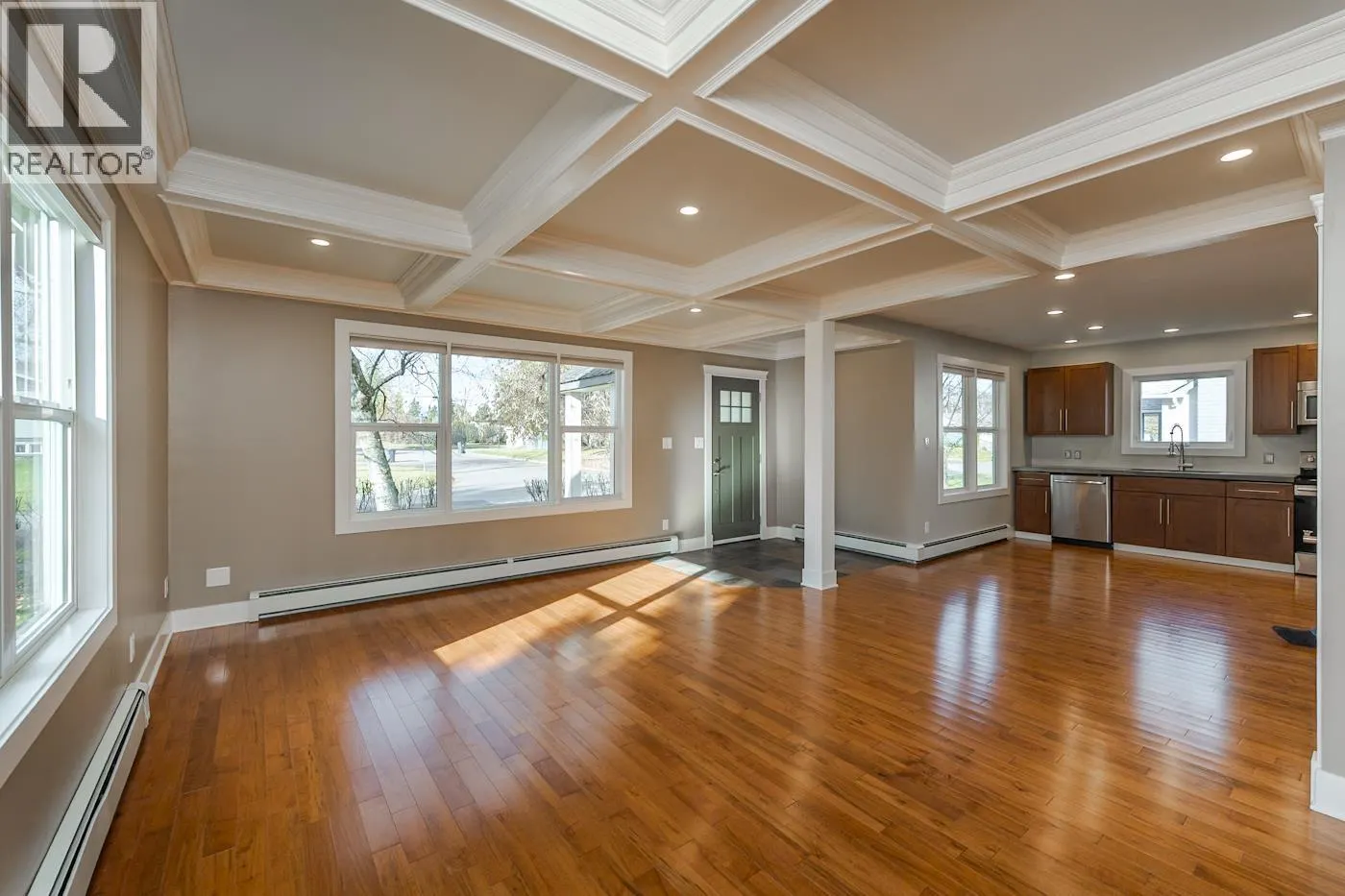 2275 LAURIER CRESCENT