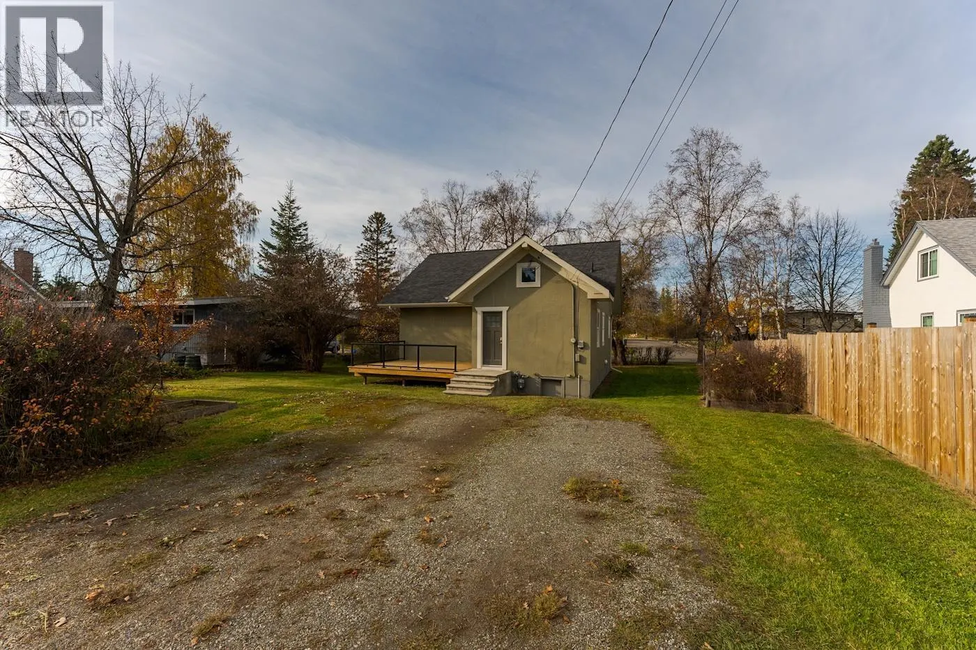 2275 LAURIER CRESCENT