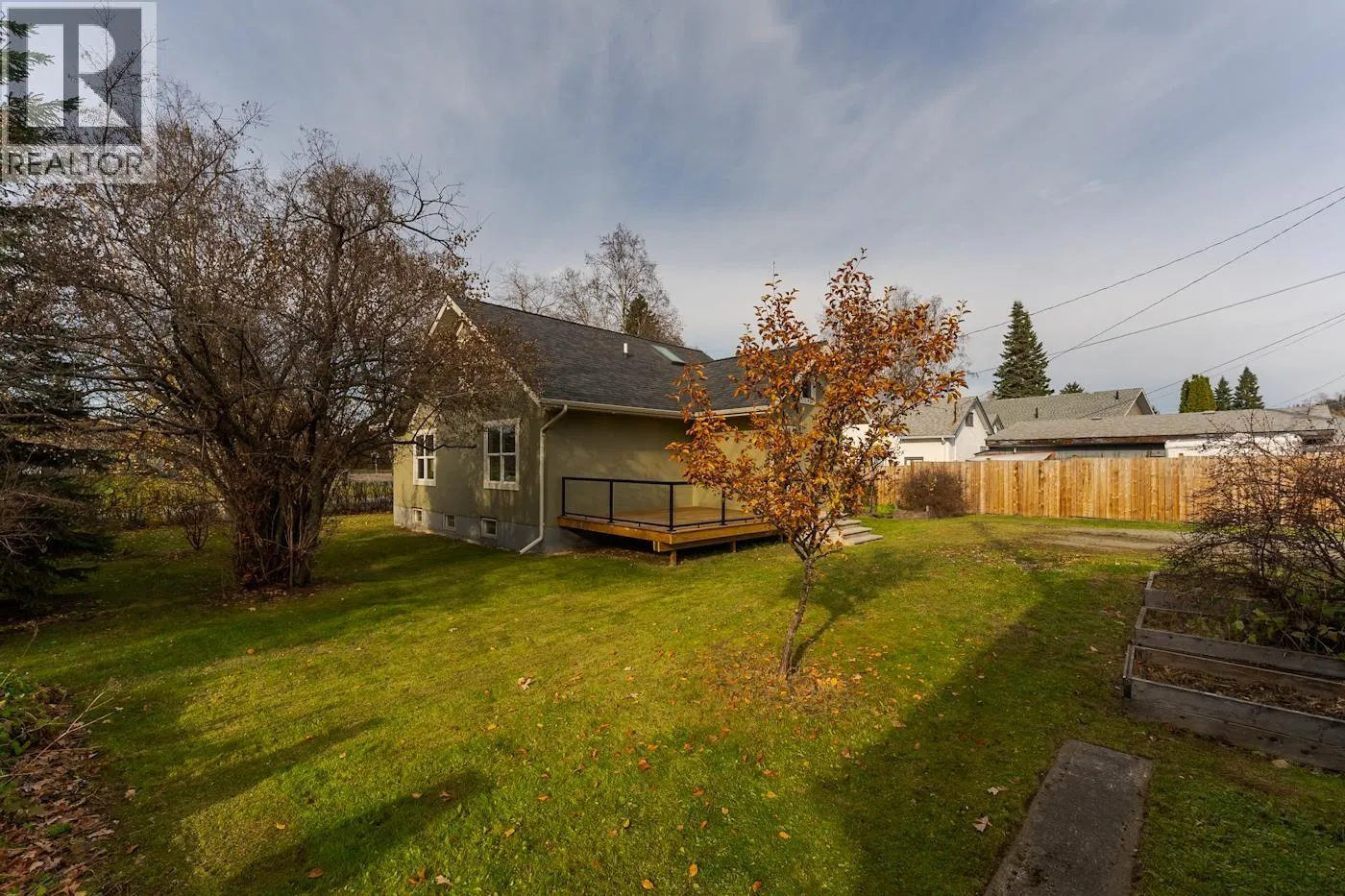 2275 LAURIER CRESCENT