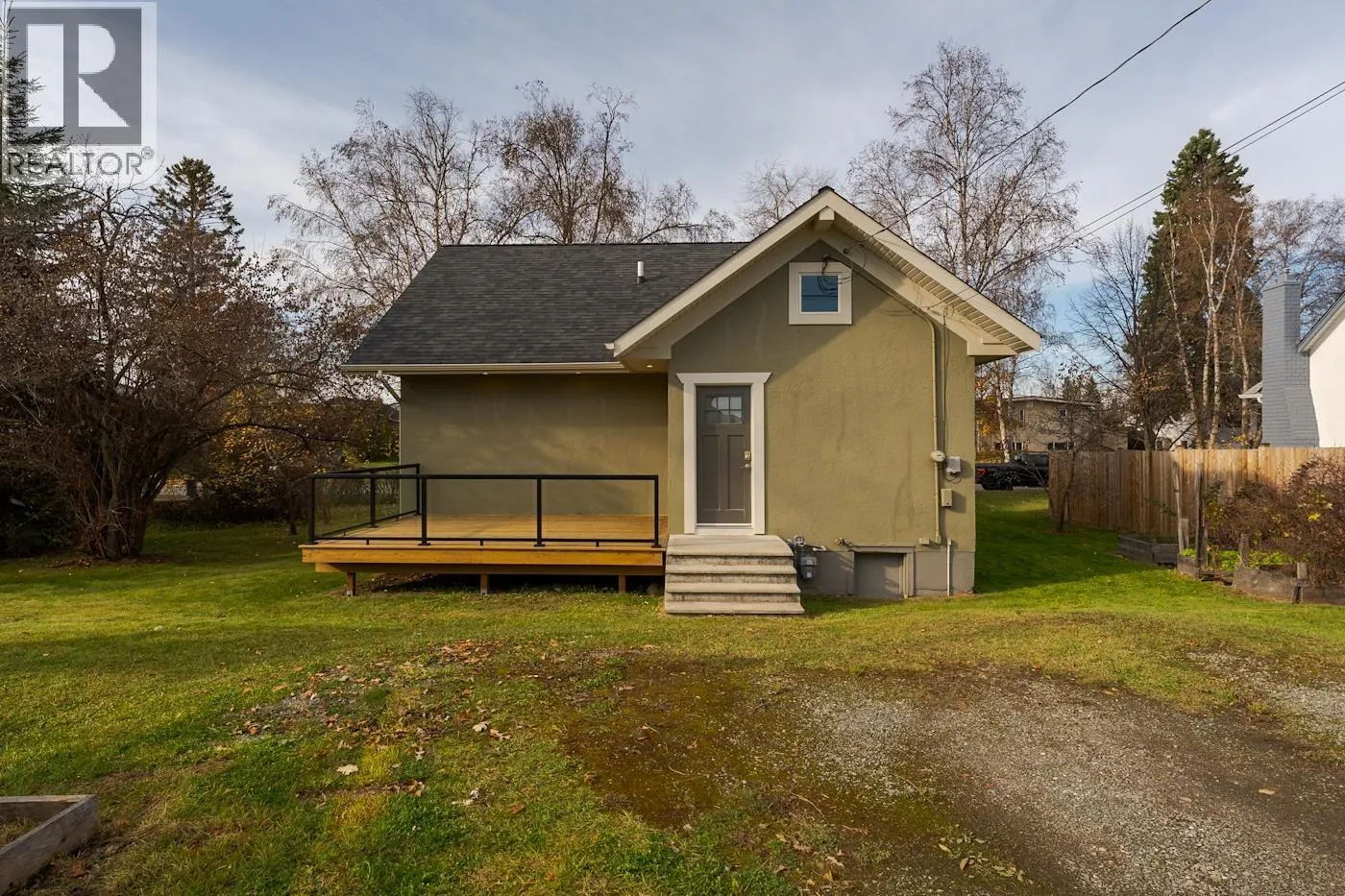 2275 LAURIER CRESCENT