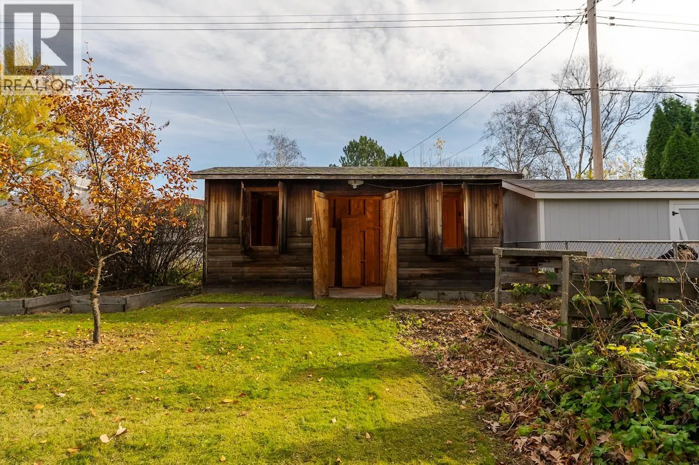 2275 LAURIER CRESCENT