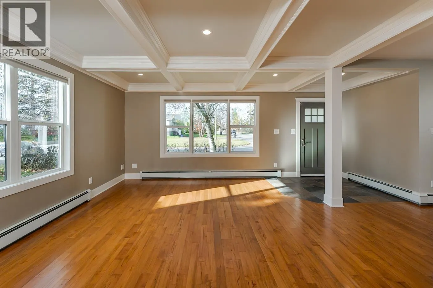 2275 LAURIER CRESCENT