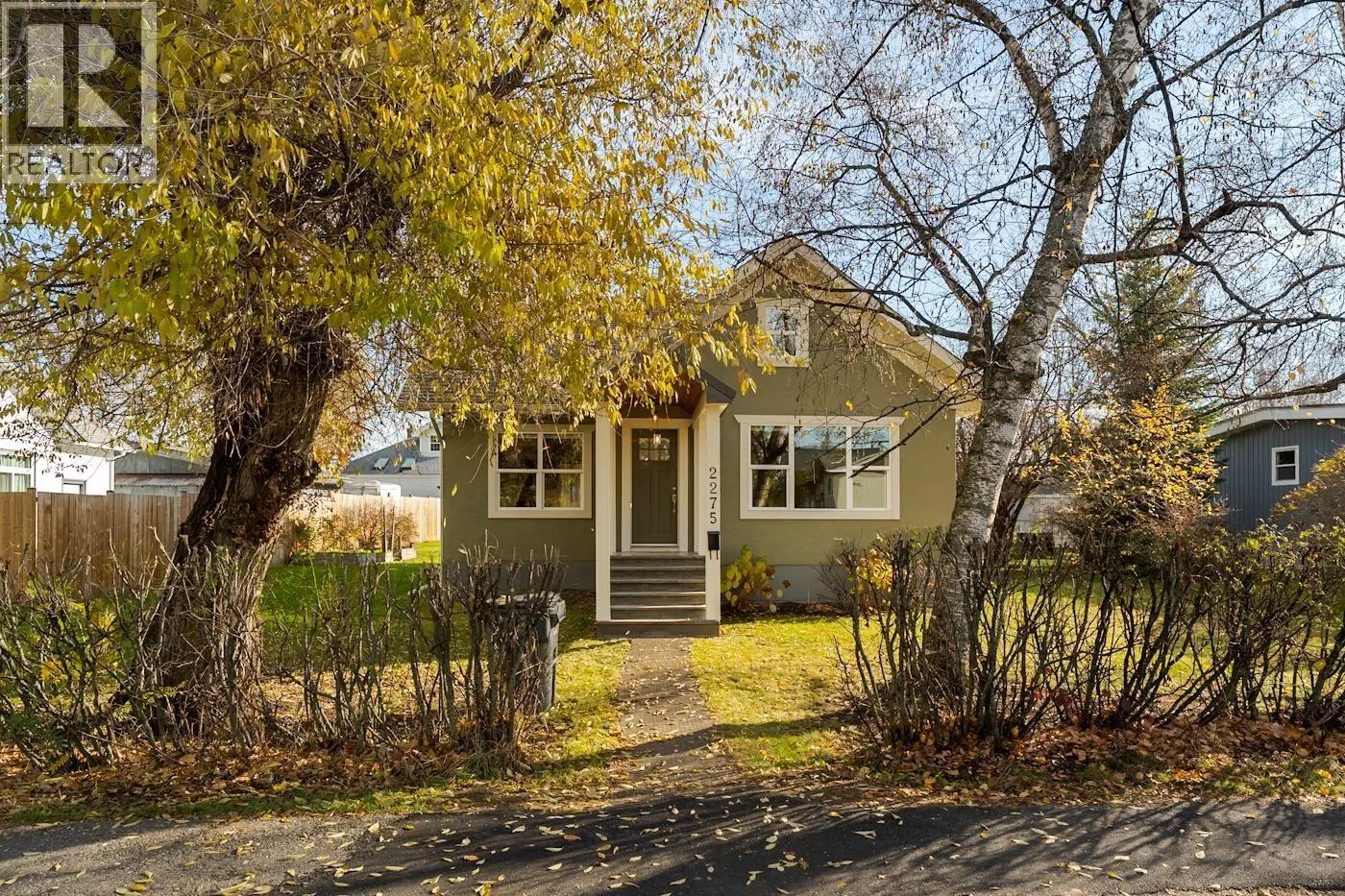2275 LAURIER CRESCENT