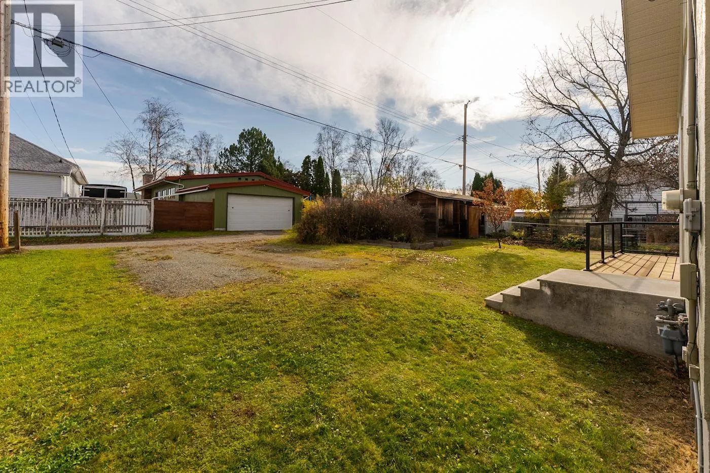 2275 LAURIER CRESCENT