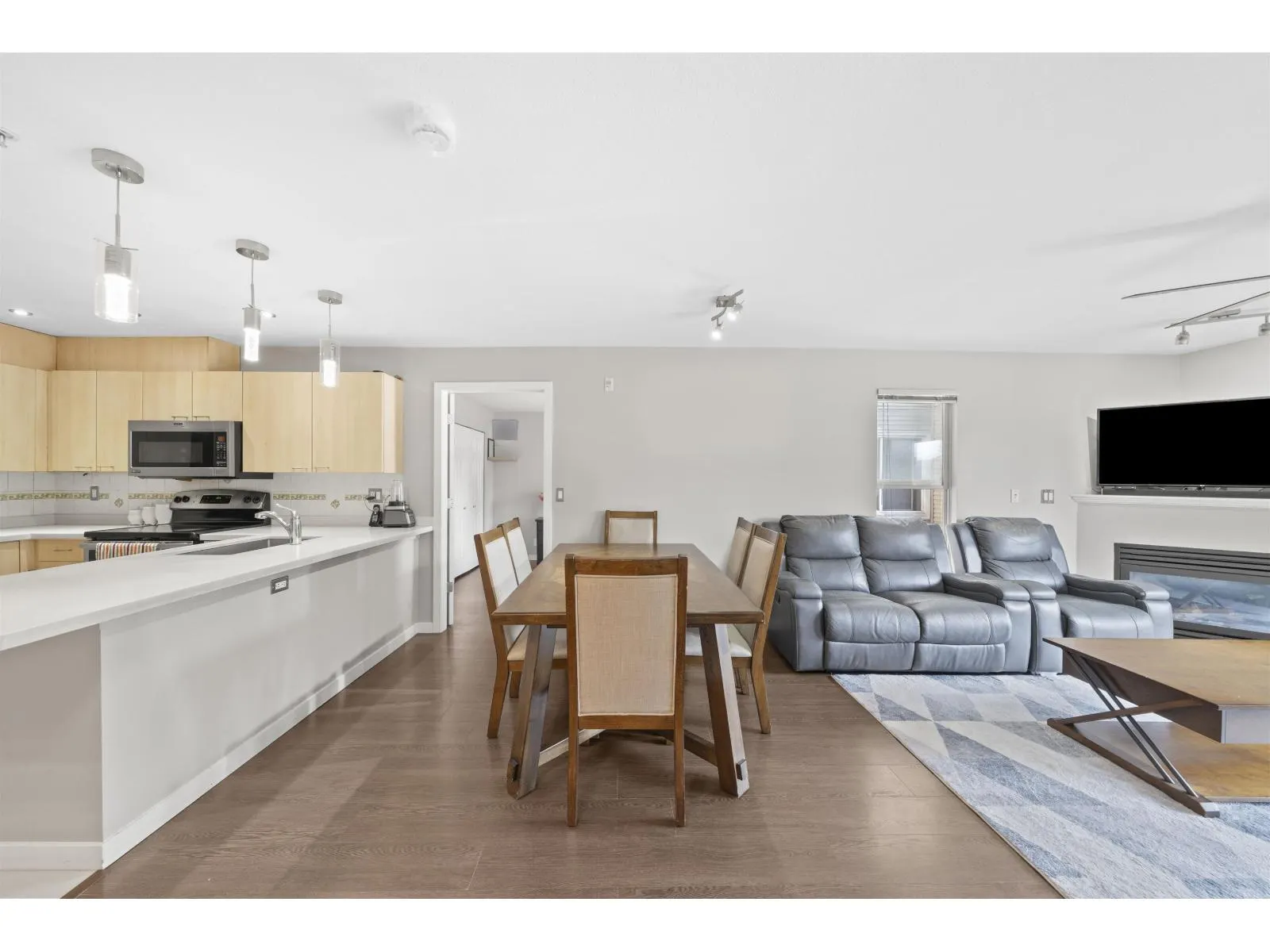 207 12083 92A AVENUE