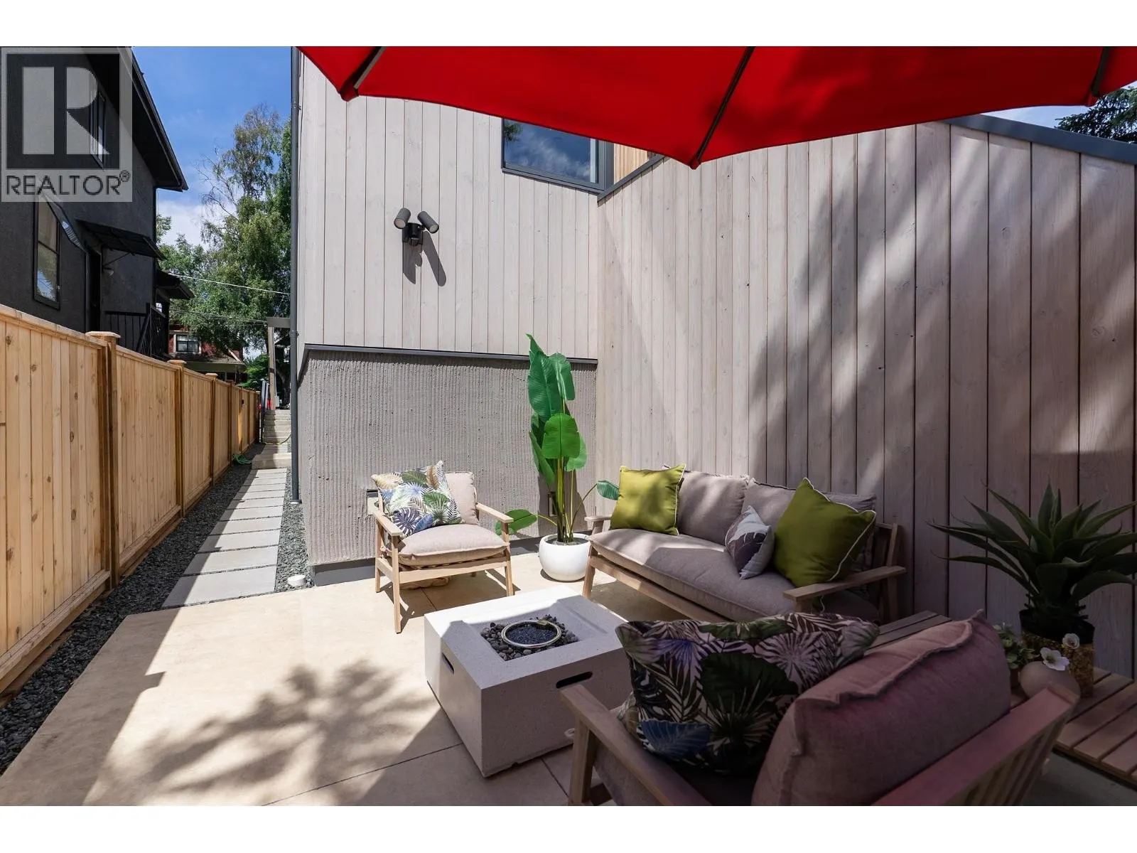 1 60 E 17TH AVENUE