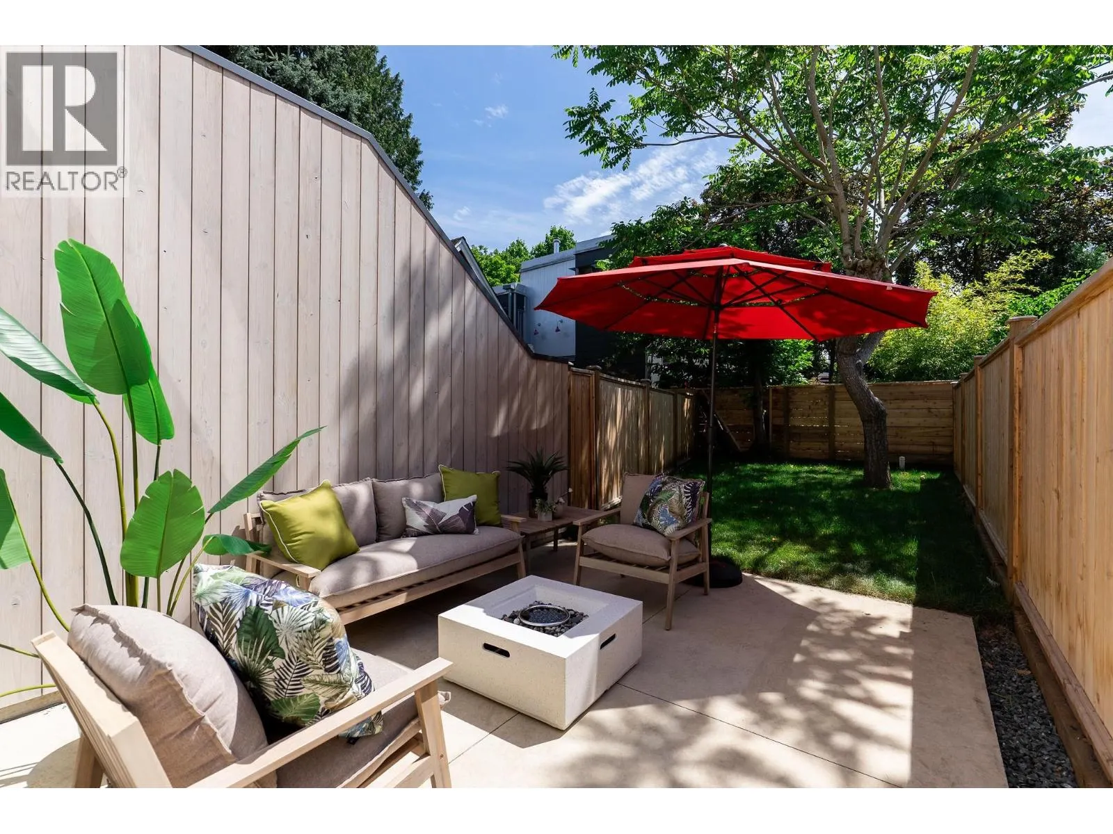 1 60 E 17TH AVENUE