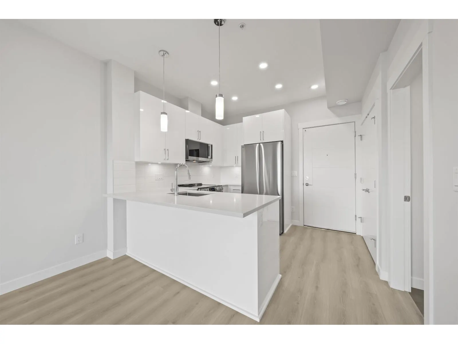 613 8423 CEDAR STREET