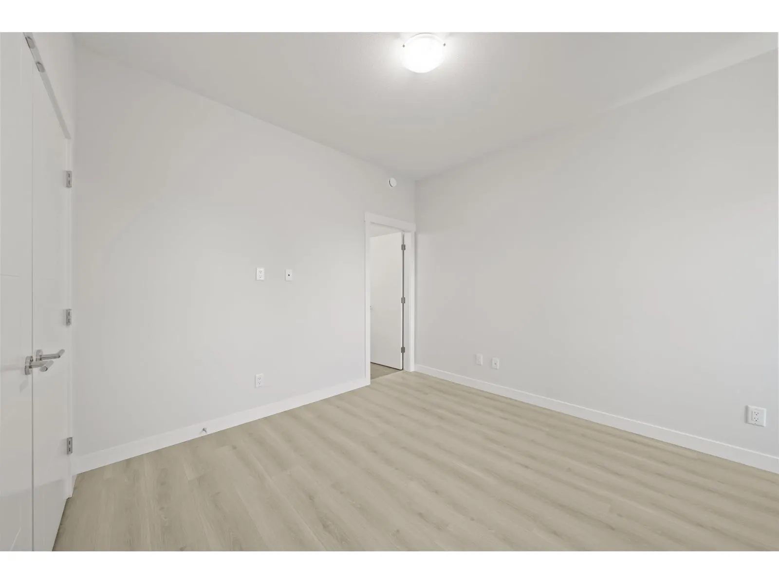 613 8423 CEDAR STREET