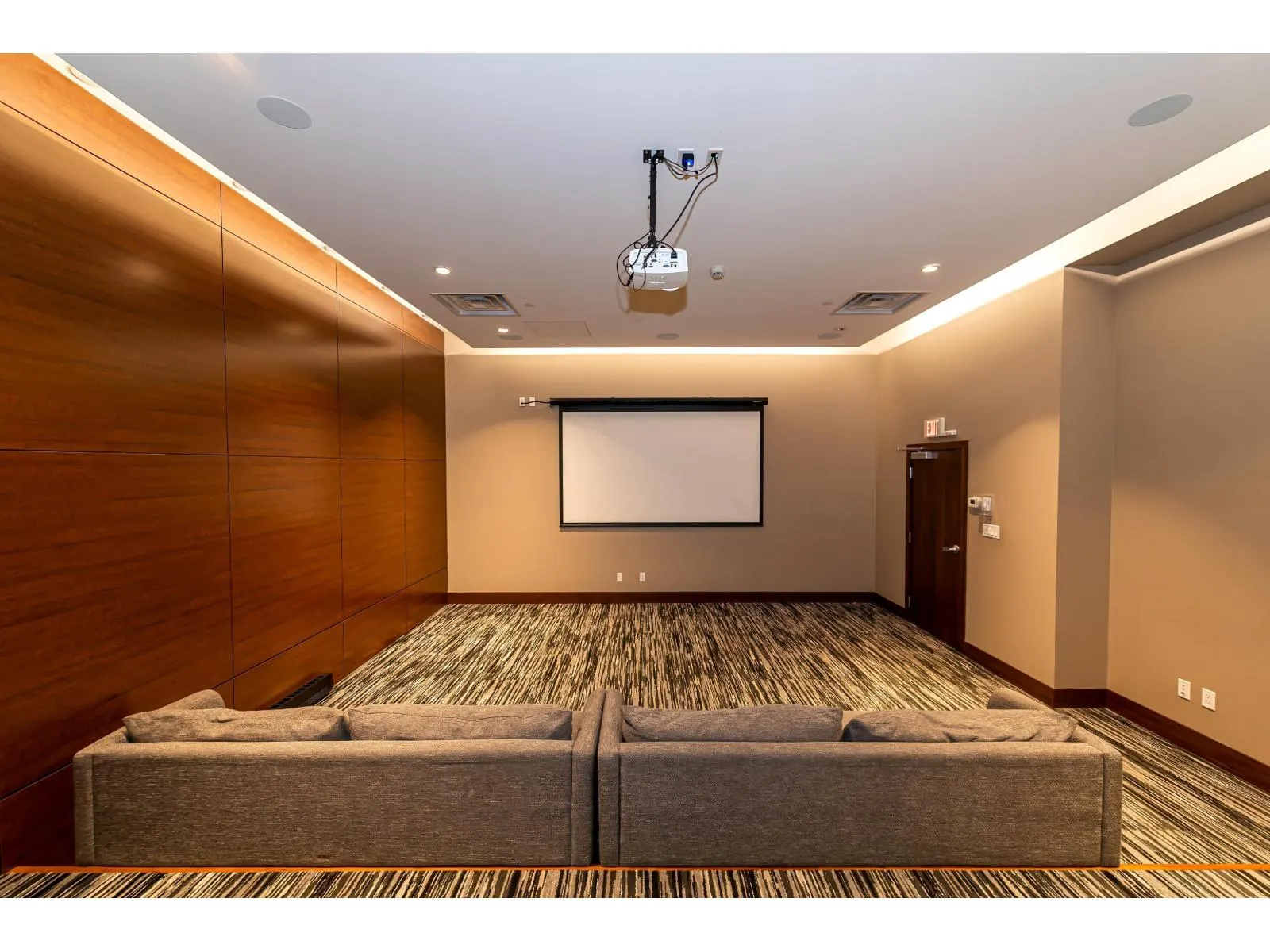2503 13750 100 AVENUE