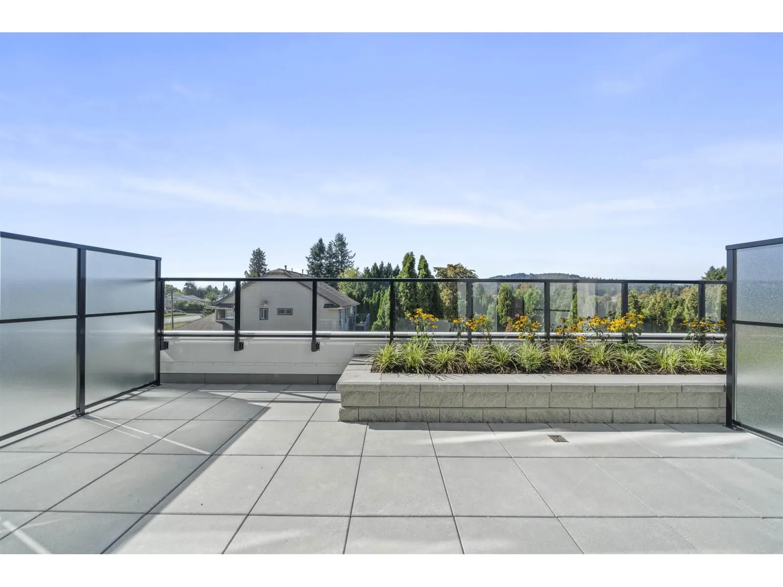 201 8423 CEDAR STREET