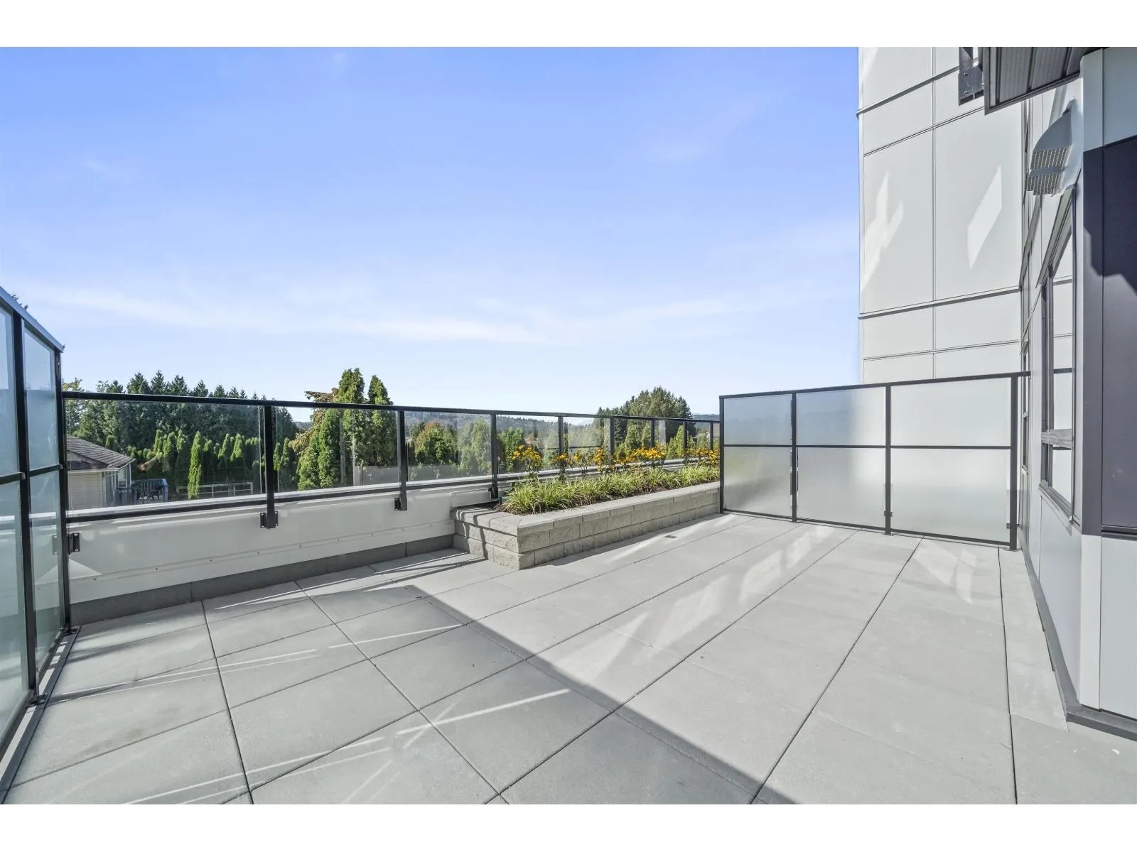 201 8423 CEDAR STREET