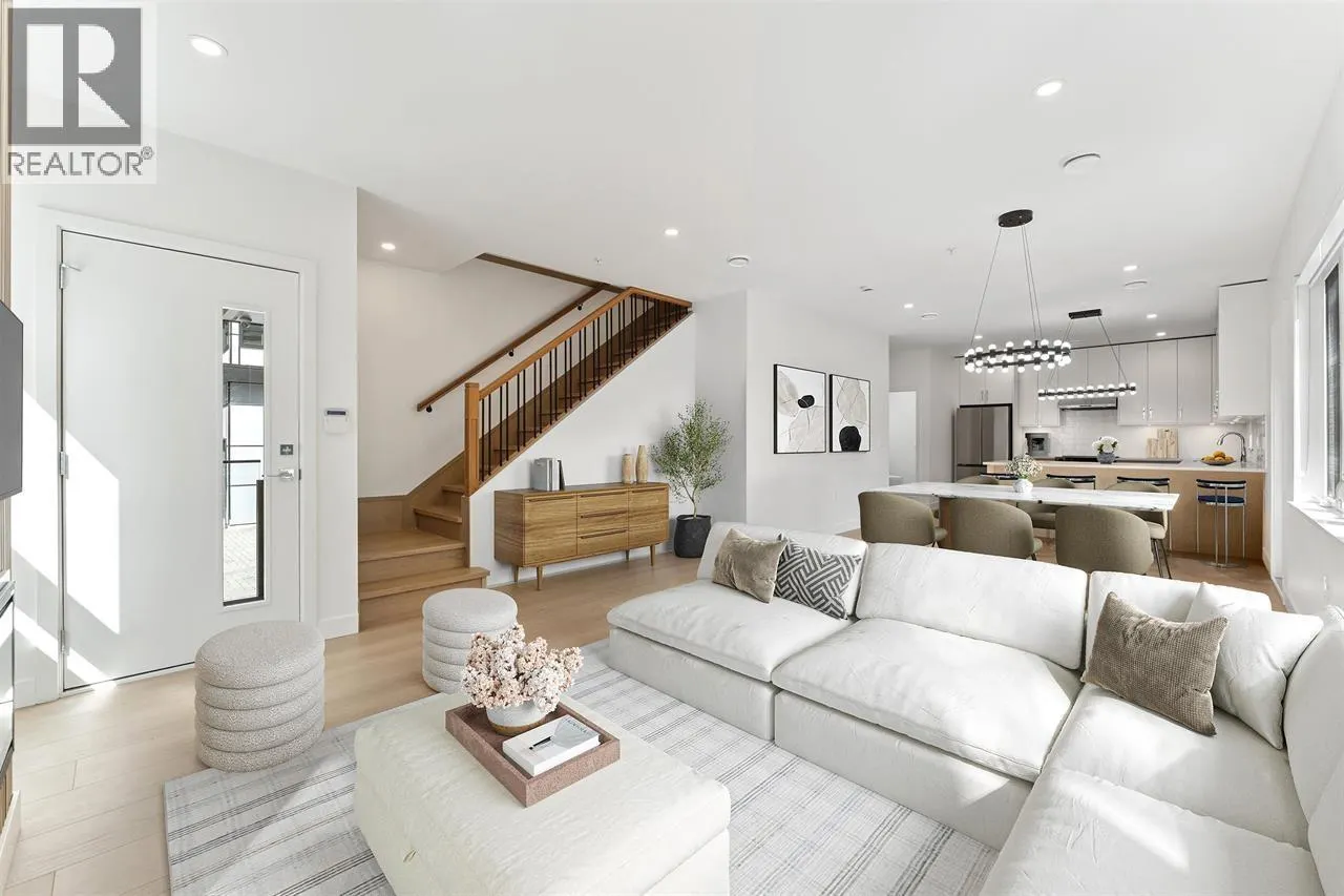 842 ST. DENIS AVENUE