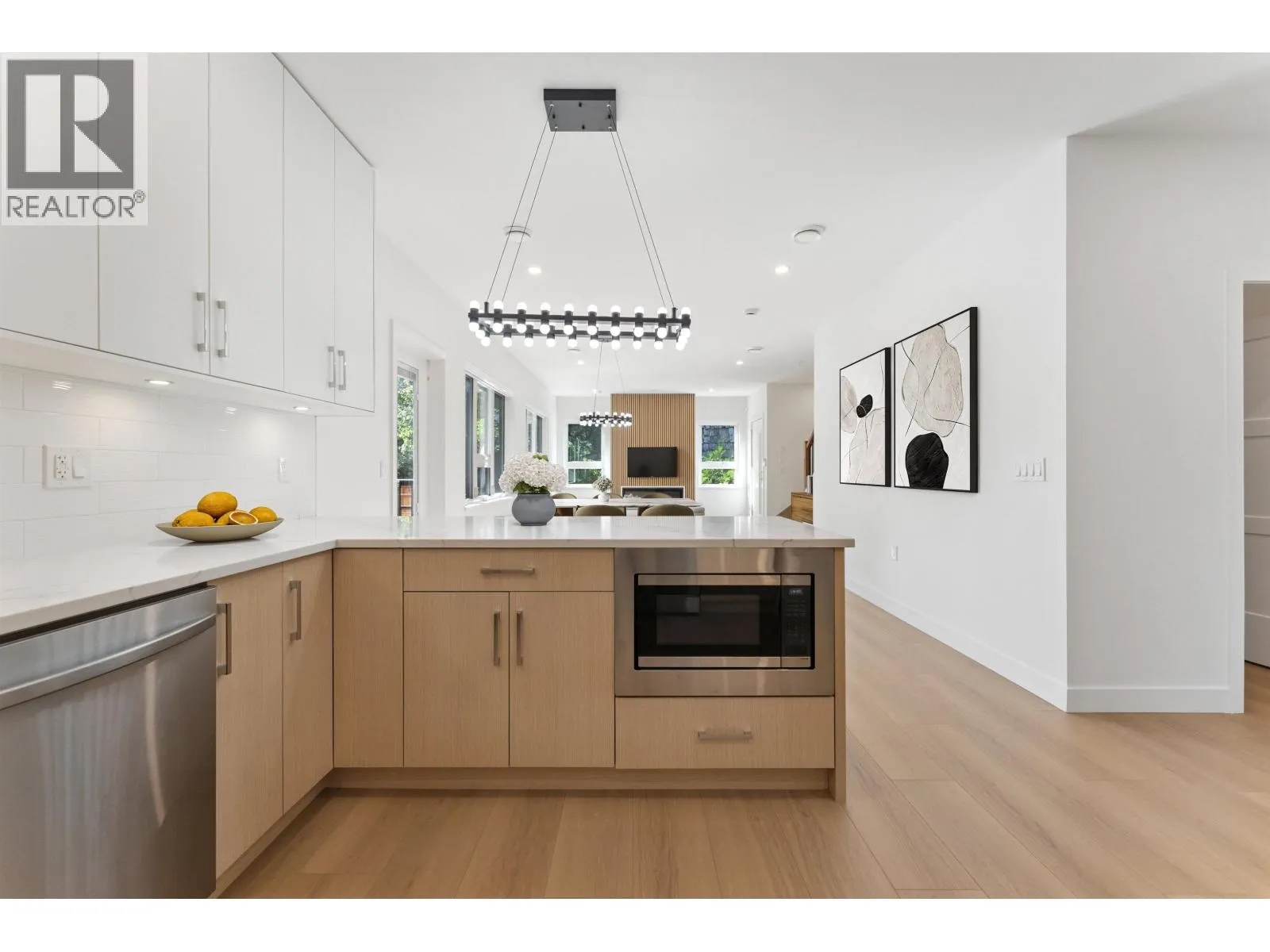 842 ST. DENIS AVENUE