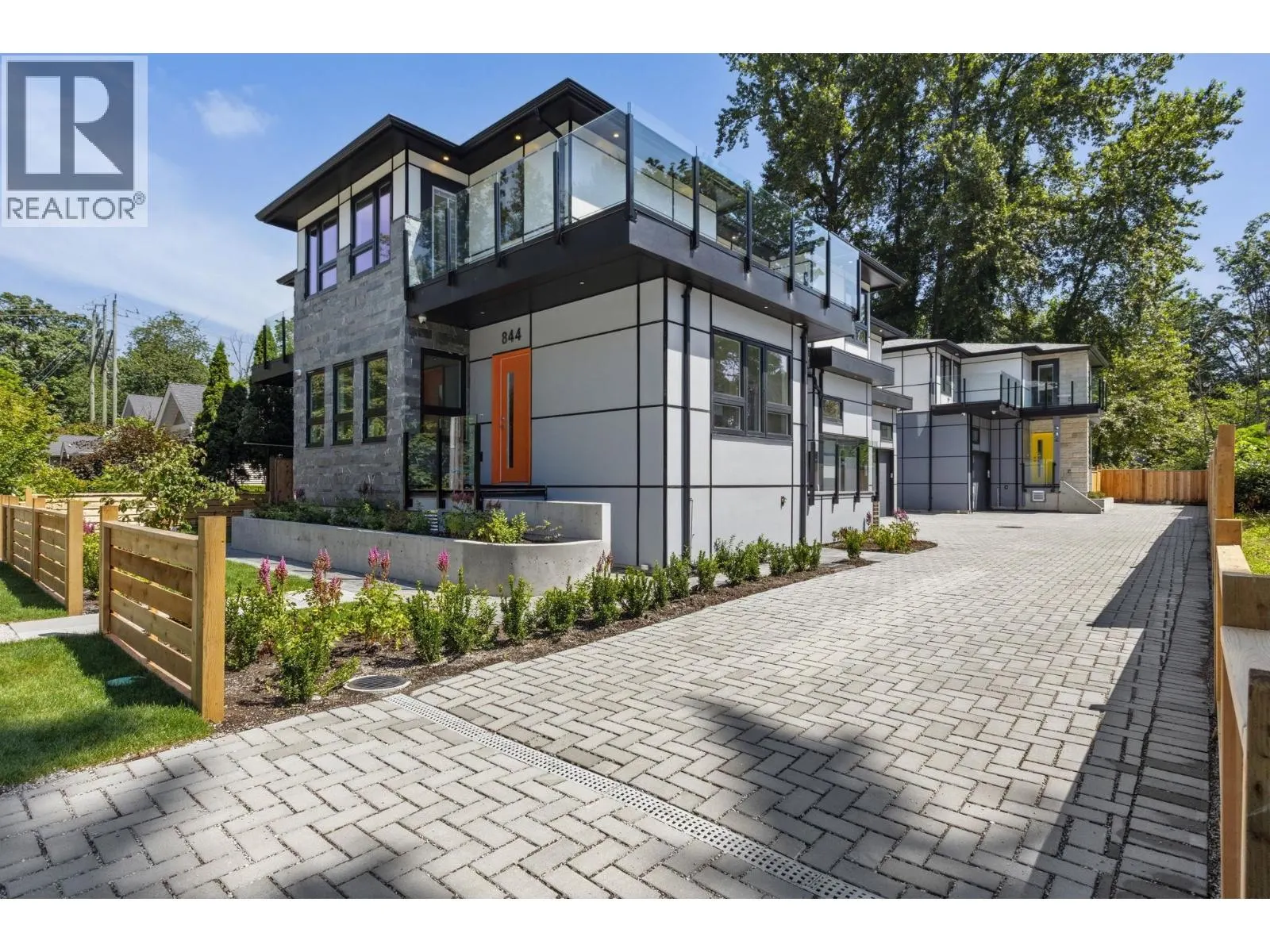 842 ST. DENIS AVENUE