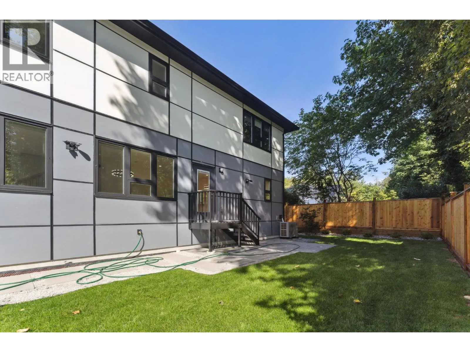 842 ST. DENIS AVENUE
