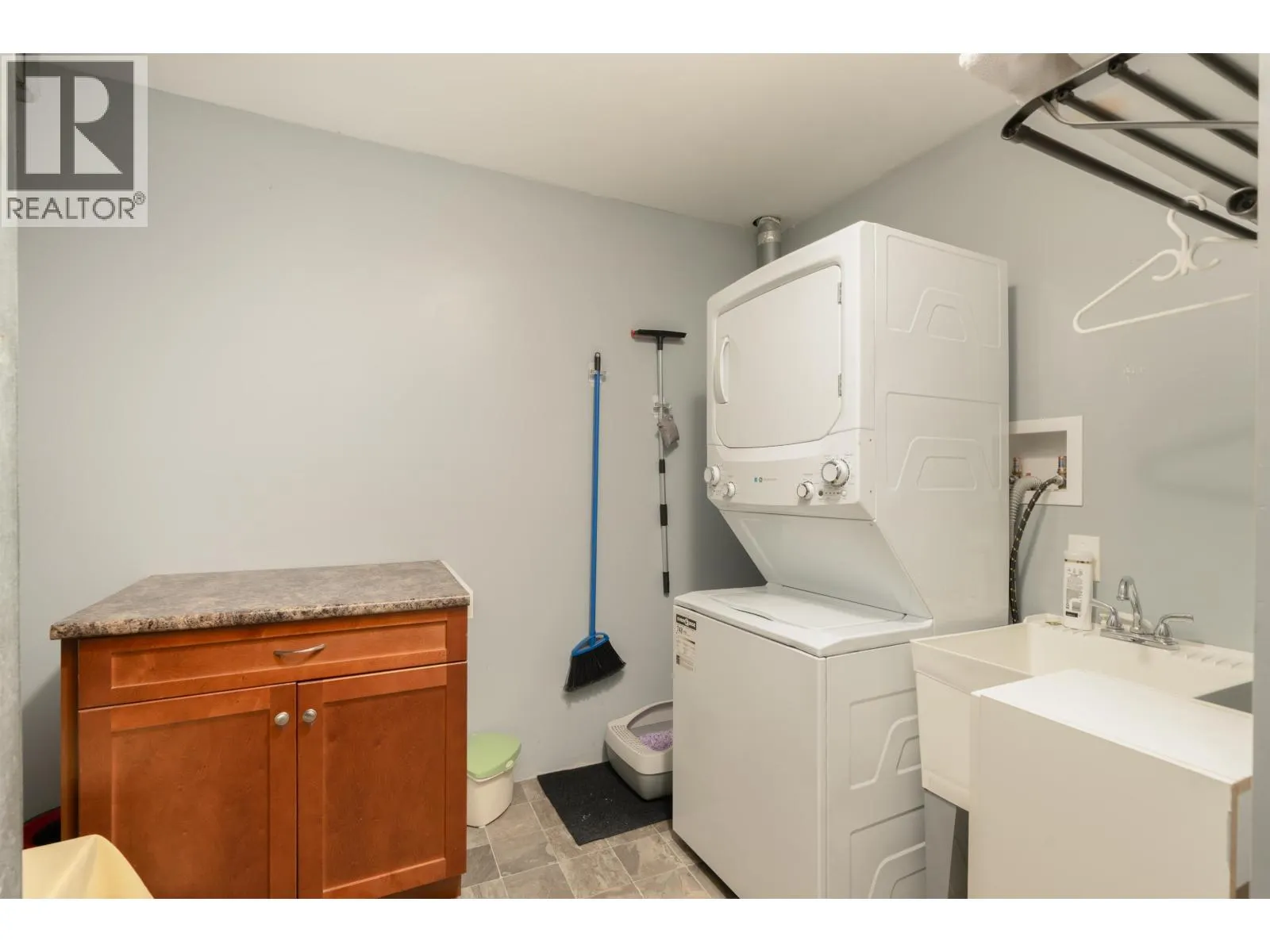 16 12120 189A STREET