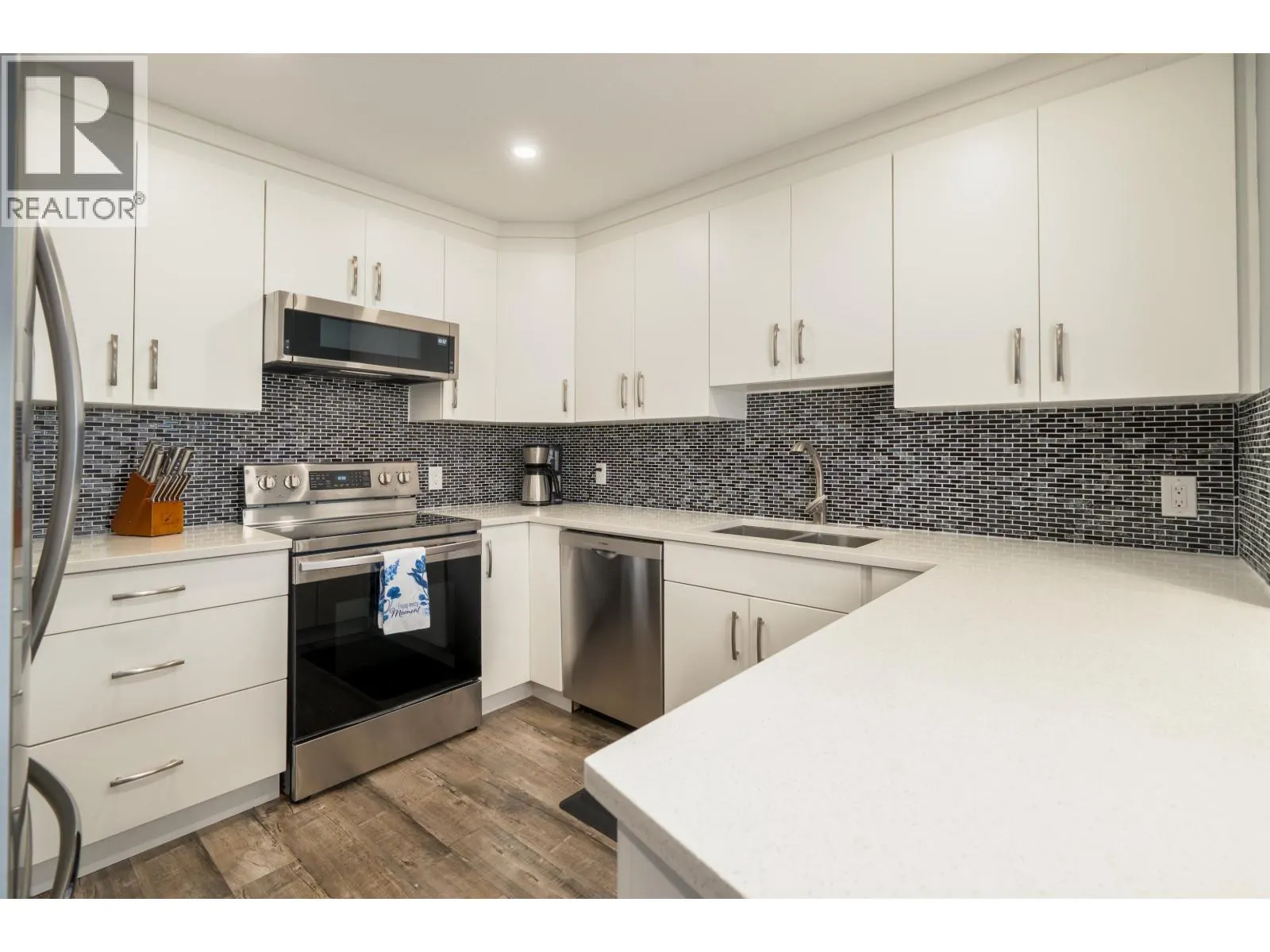16 12120 189A STREET