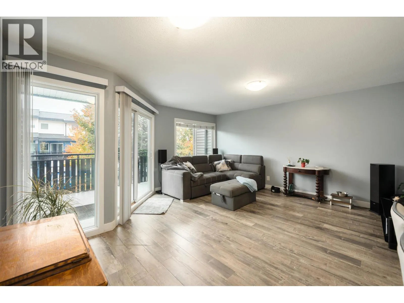 16 12120 189A STREET
