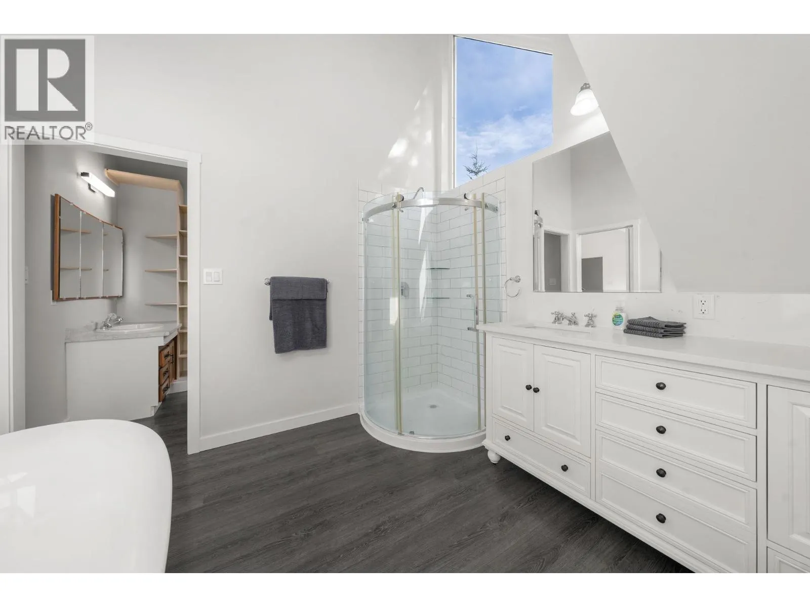 40222 SKYLINE DRIVE
