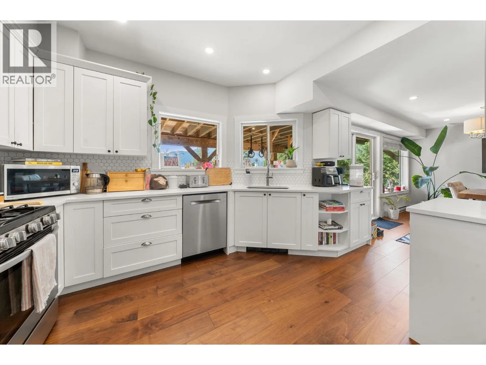 40222 SKYLINE DRIVE