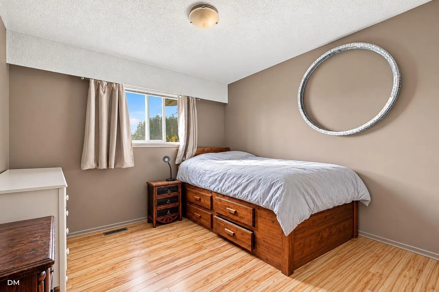 2548 SUNVALLEY CRESCENT