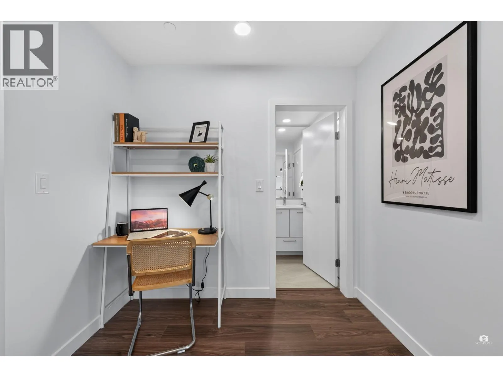 2207 518 CLARKE ROAD