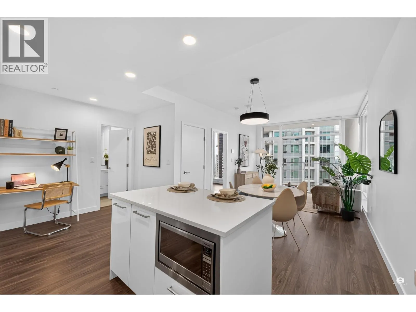 2207 518 CLARKE ROAD