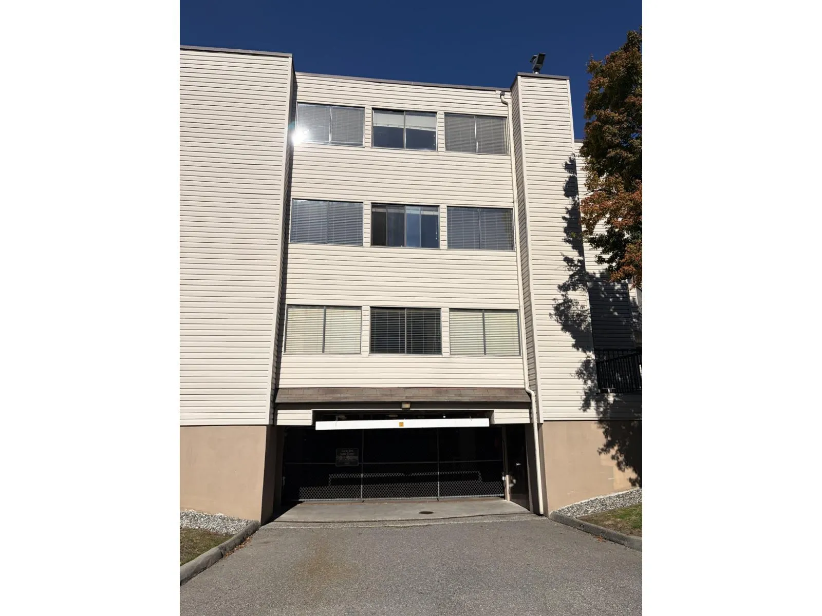 307 32733 BROADWAY EAST STREET