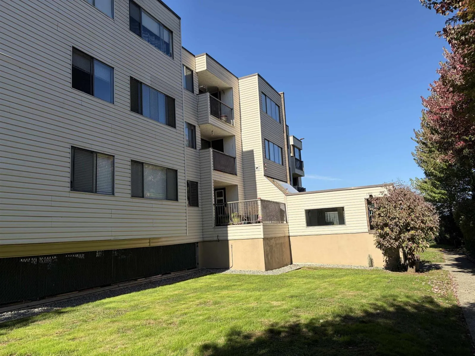 307 32733 BROADWAY EAST STREET