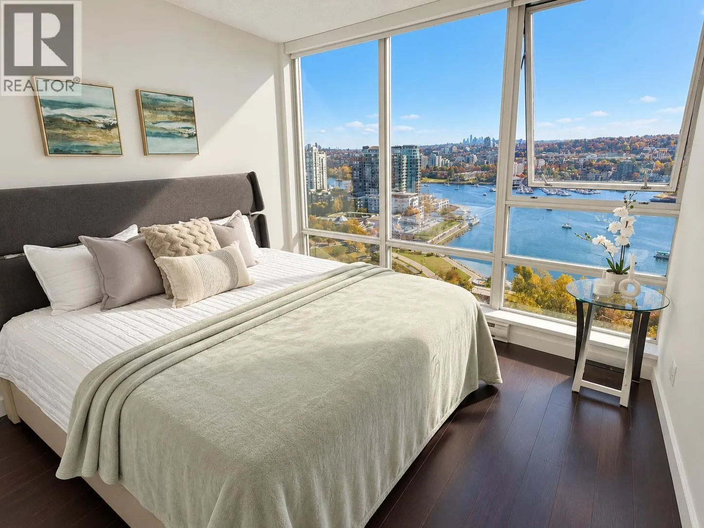 2501 1408 STRATHMORE MEWS