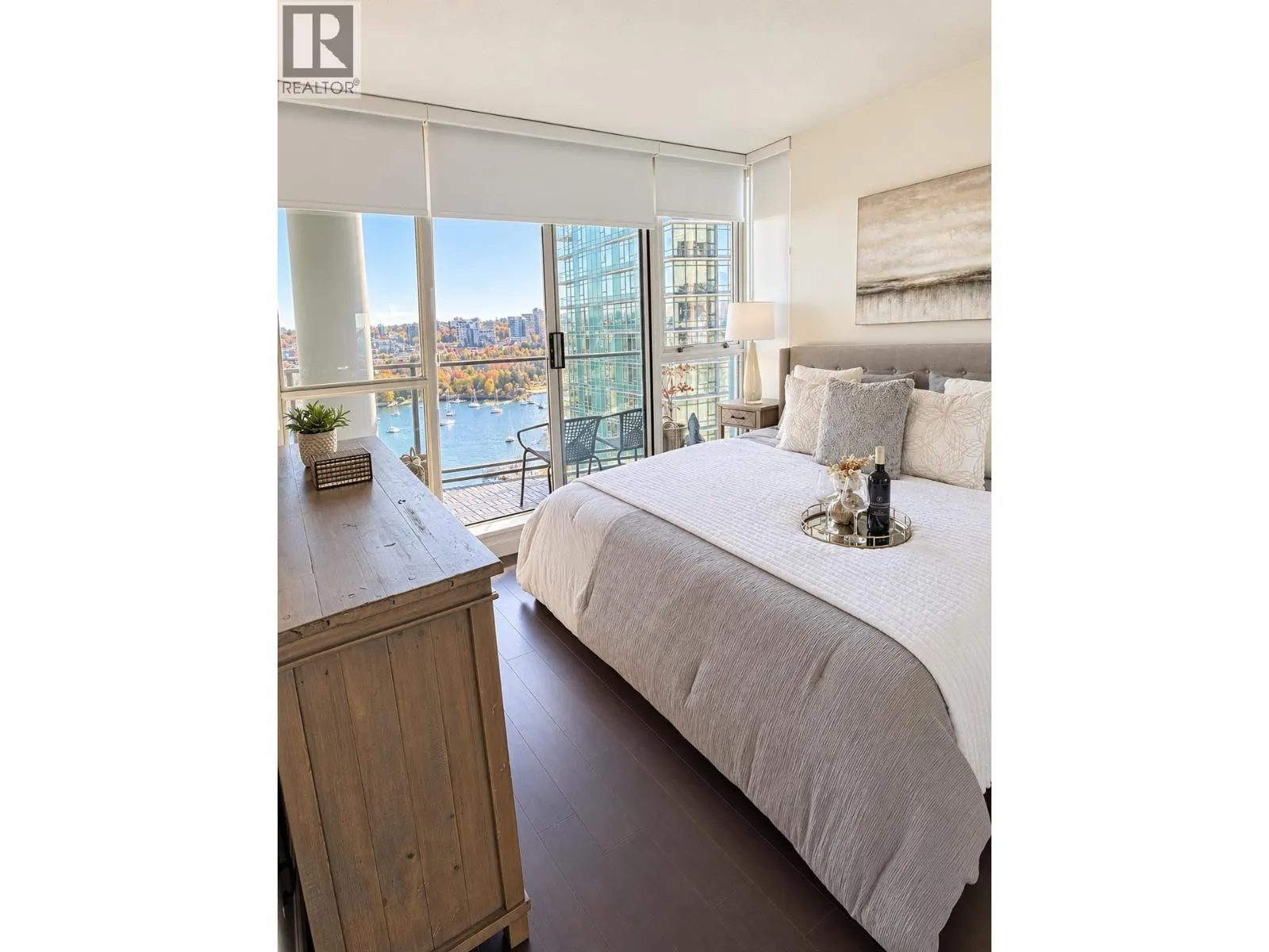 2501 1408 STRATHMORE MEWS