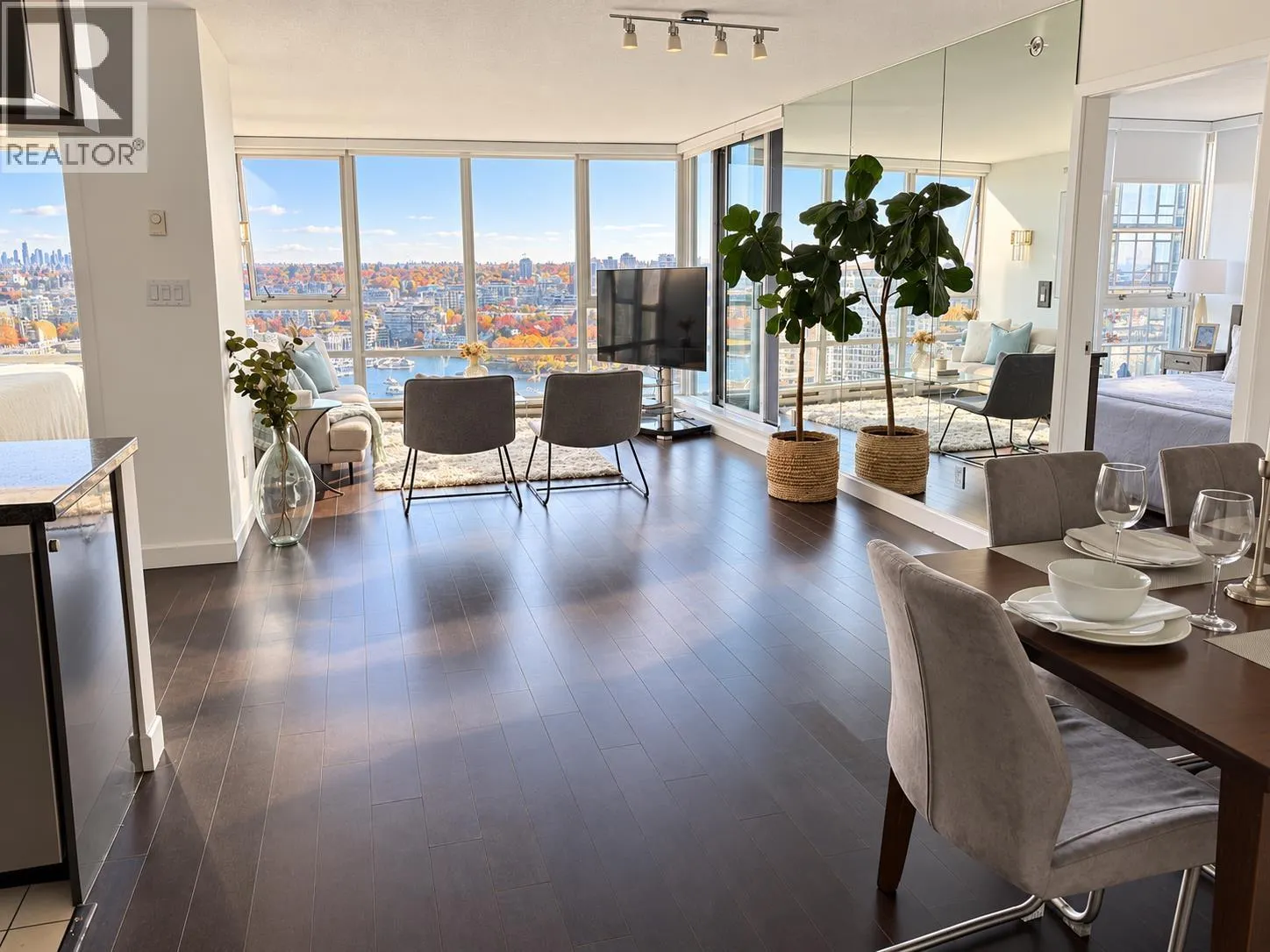 2501 1408 STRATHMORE MEWS