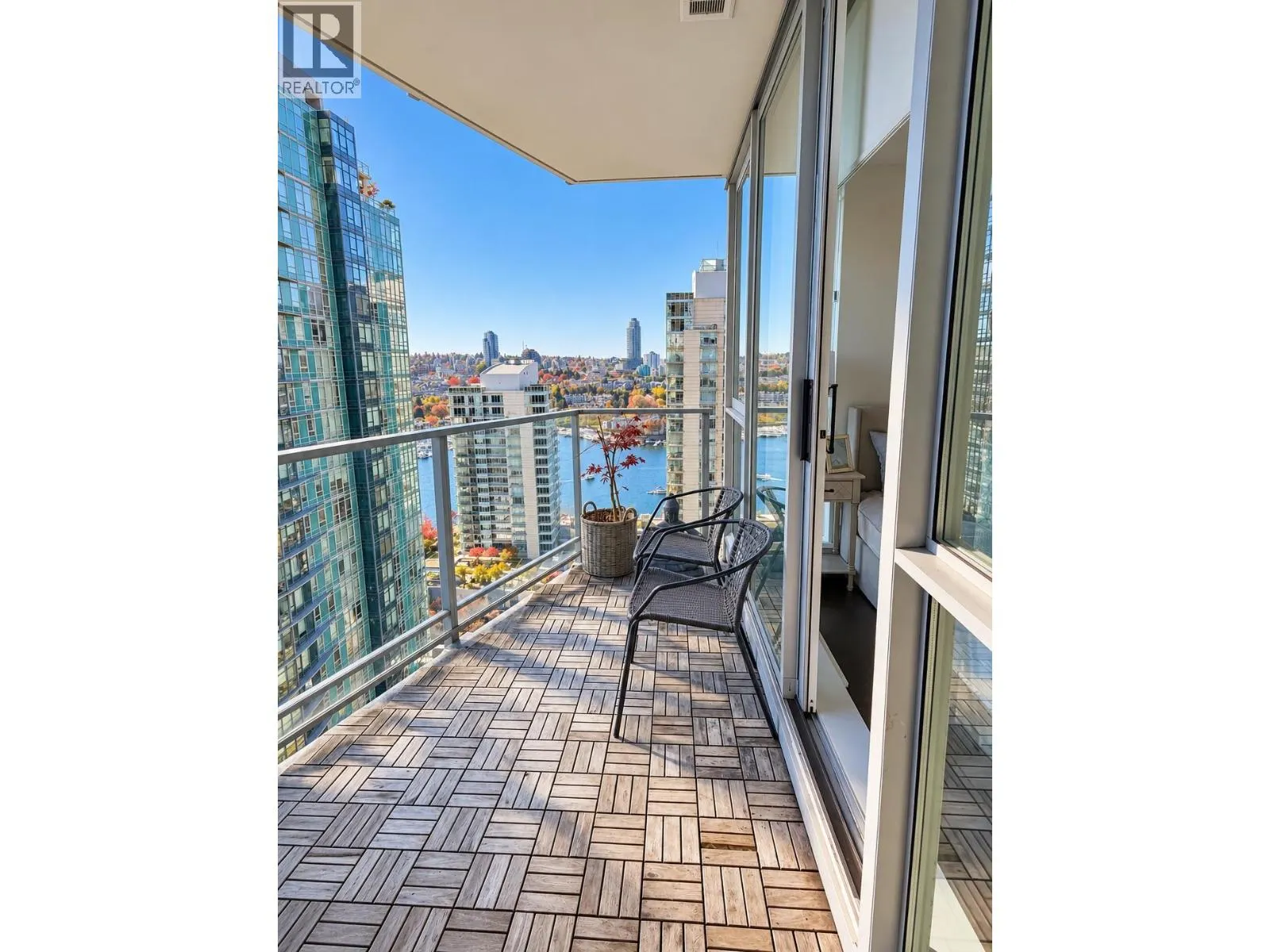 2501 1408 STRATHMORE MEWS