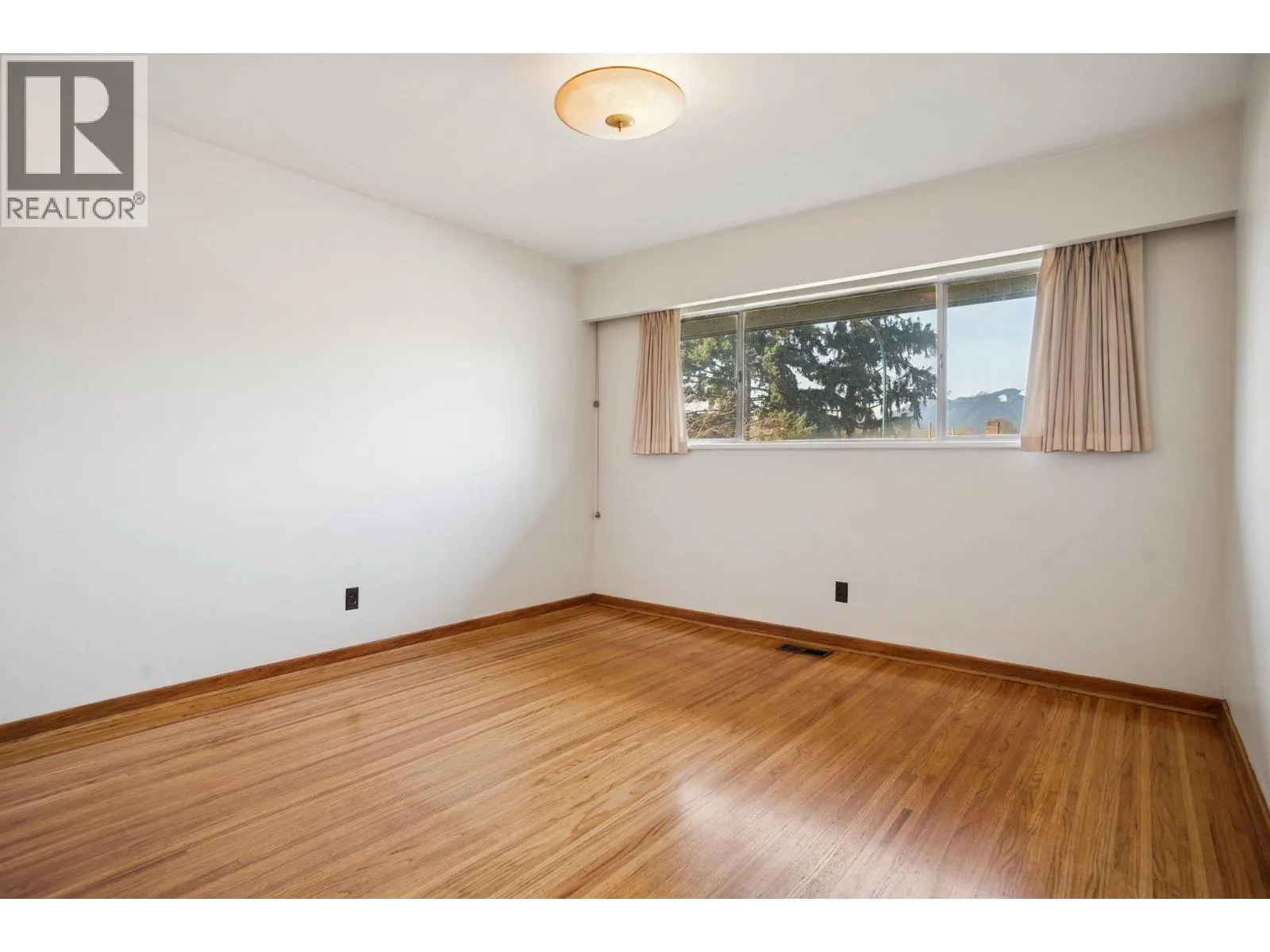 925 NANAIMO STREET