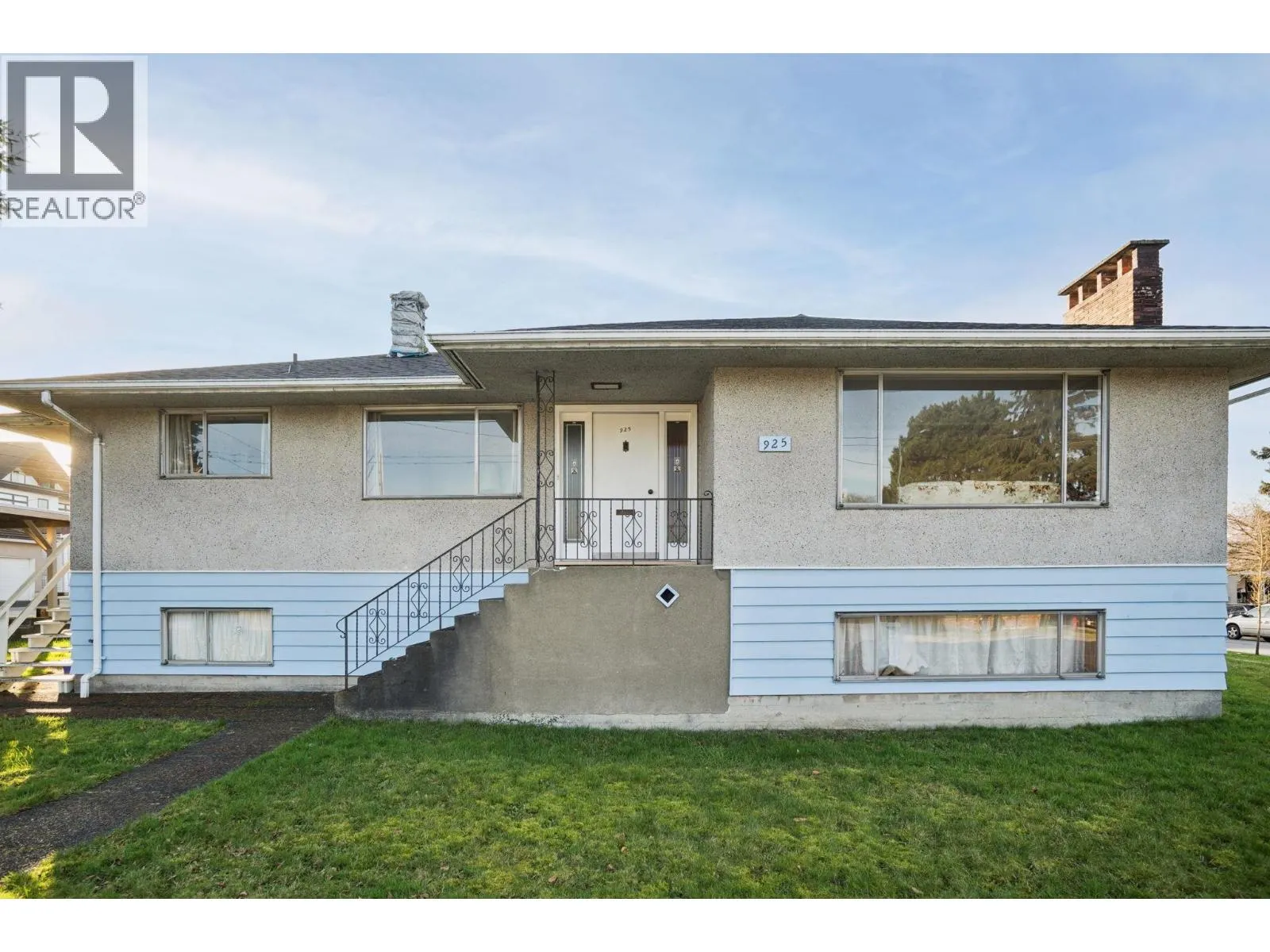 925 NANAIMO STREET