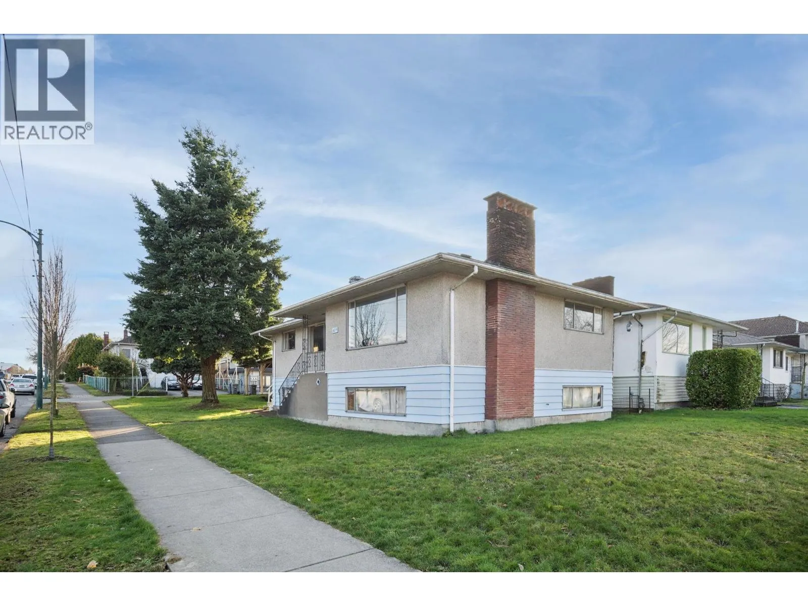 925 NANAIMO STREET