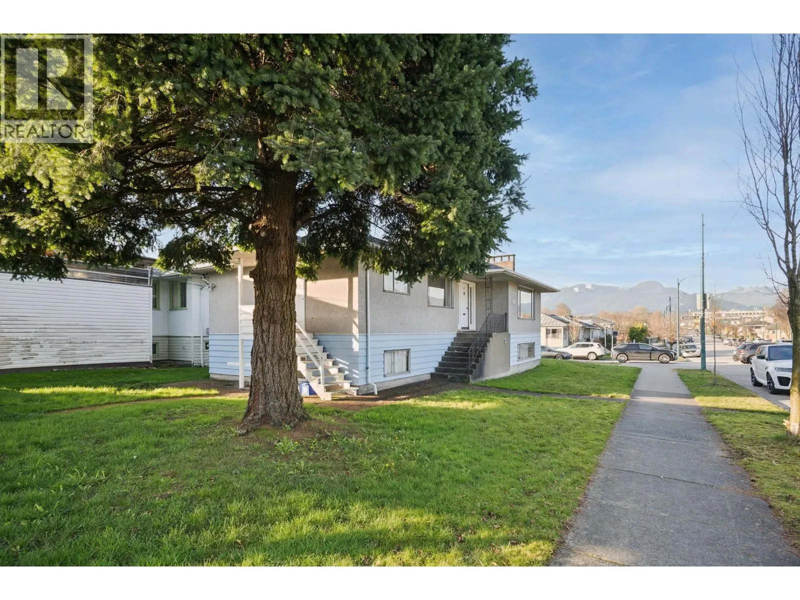 925 NANAIMO STREET