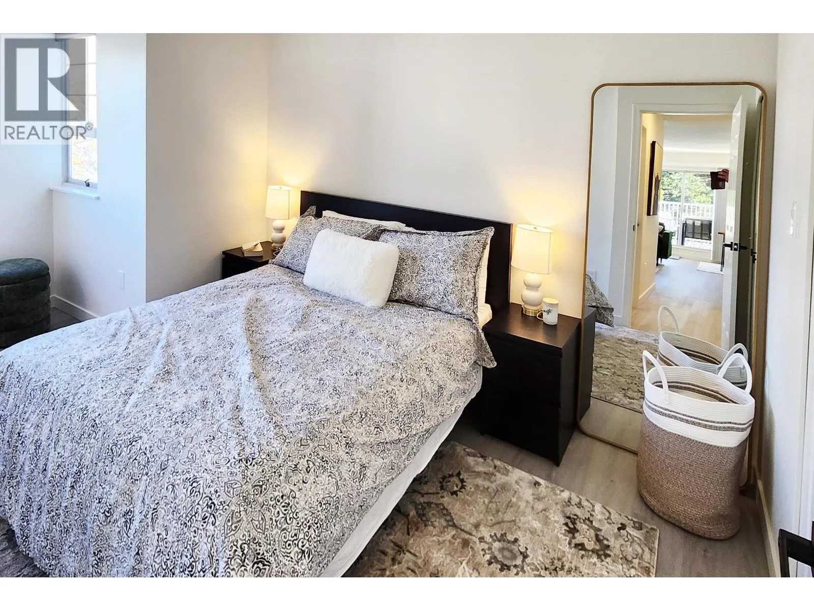 402 8772 SW MARINE DRIVE