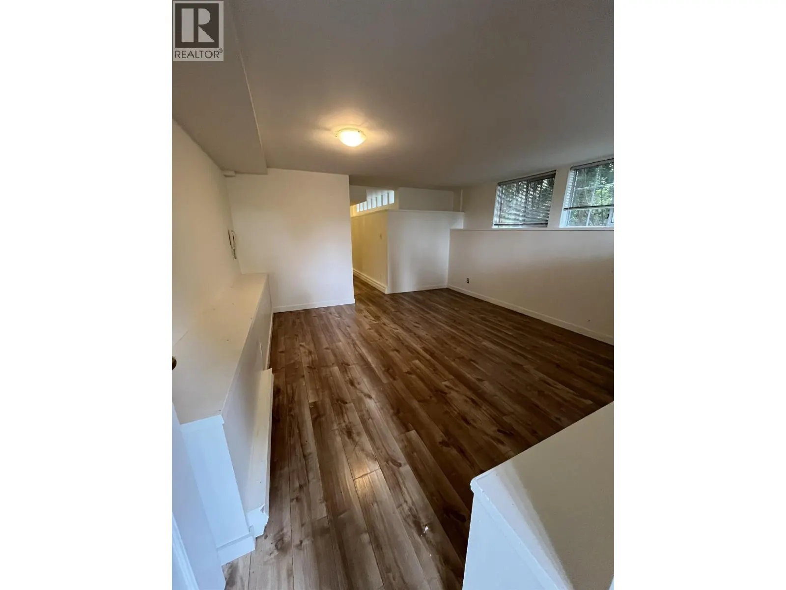 2 3371 CHESTERFIELD AVENUE